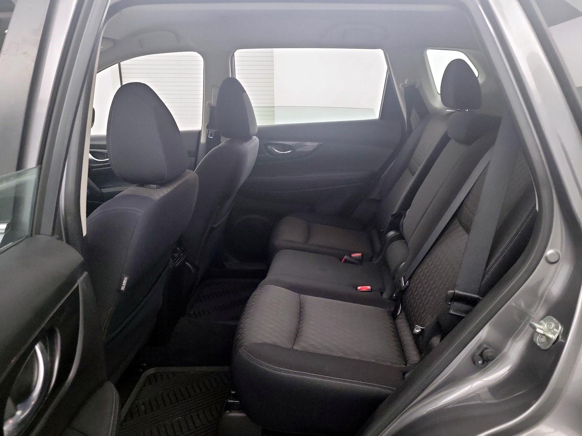 Thumbnail: 2018 Nissan Rogue - 17