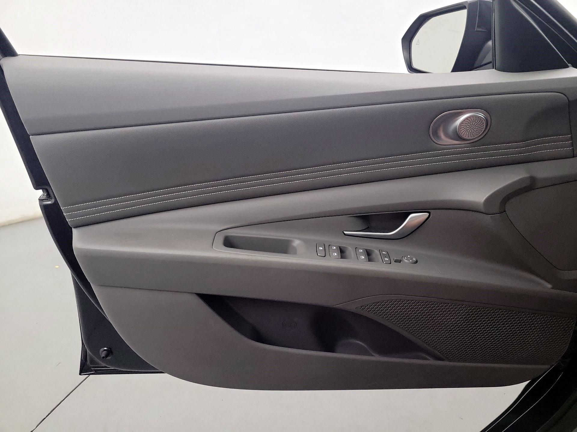 Thumbnail: 2023 Hyundai Elantra - 10