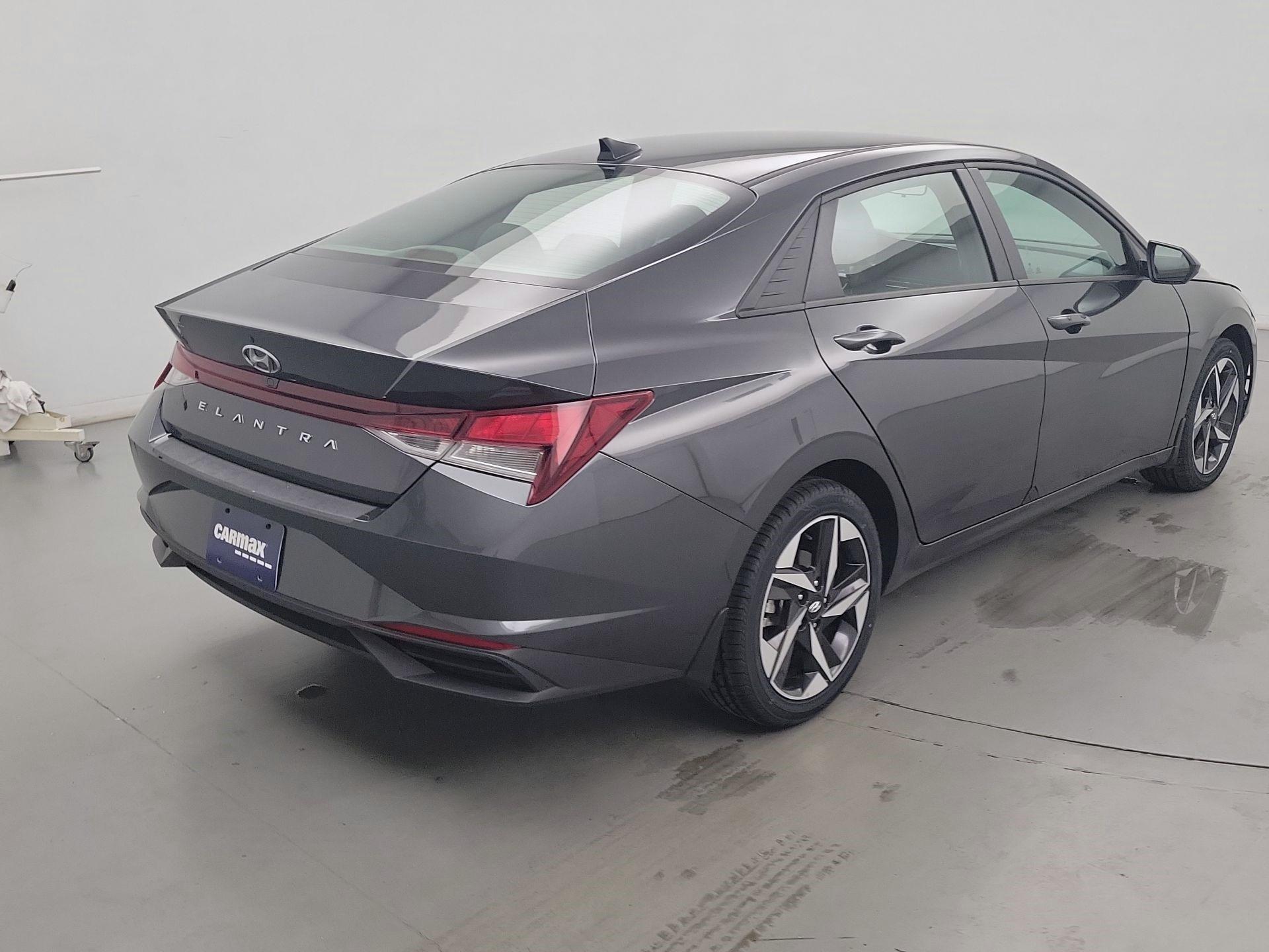 Thumbnail: 2023 Hyundai Elantra - 5