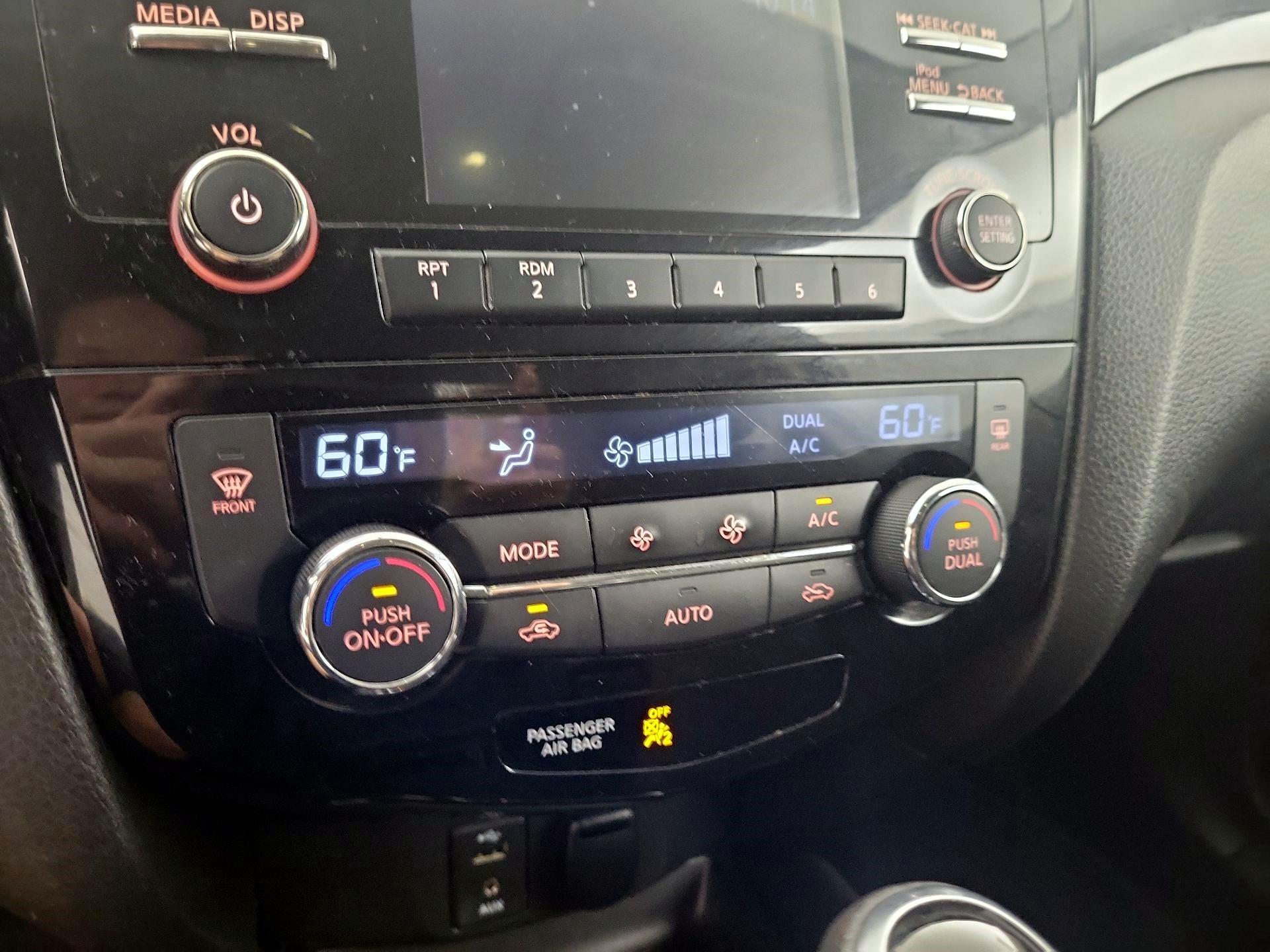 Thumbnail: 2018 Nissan Rogue Sport - 14