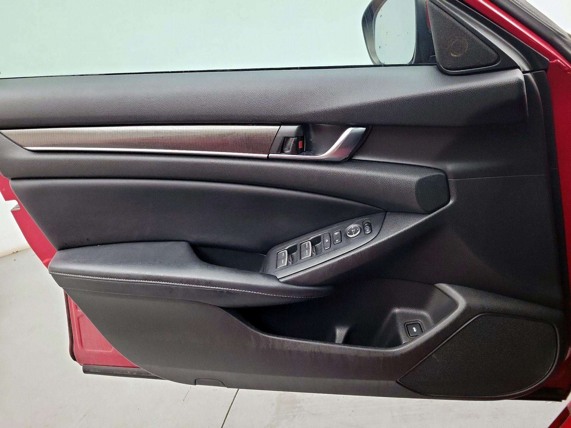 Thumbnail: 2018 Honda Accord - 10