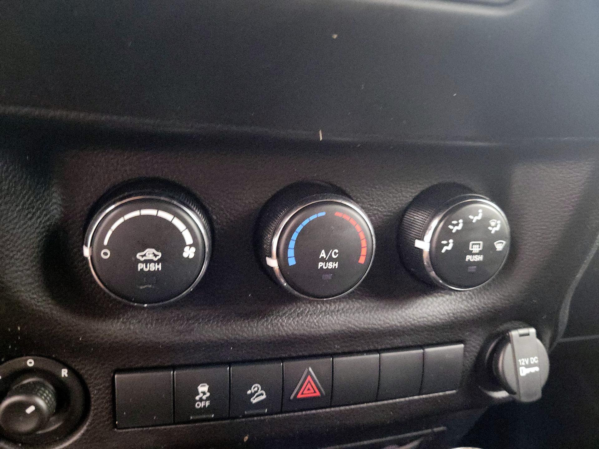 Thumbnail: 2018 Jeep Wrangler - 12