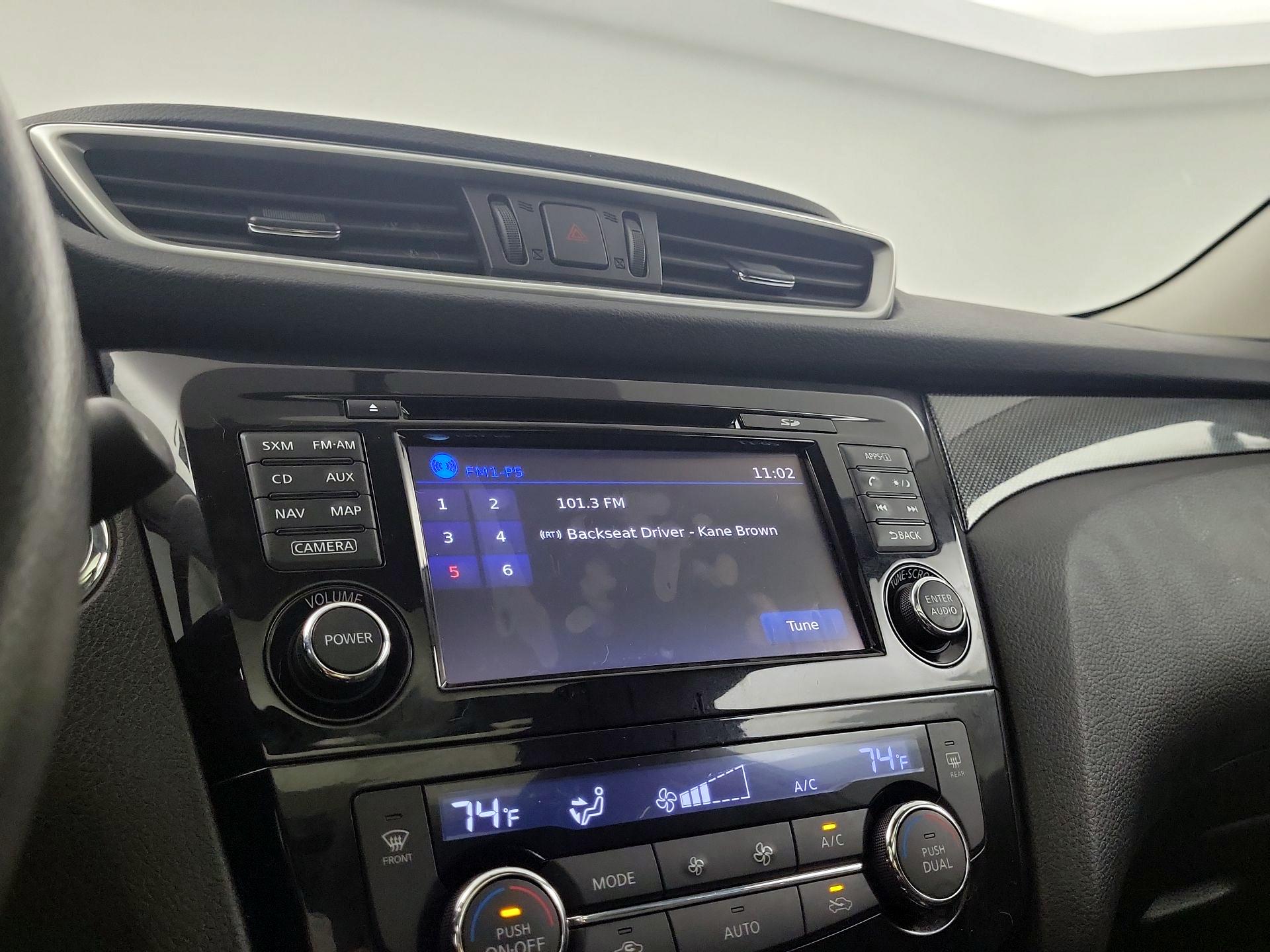 Thumbnail: 2016 Nissan Rogue - 14