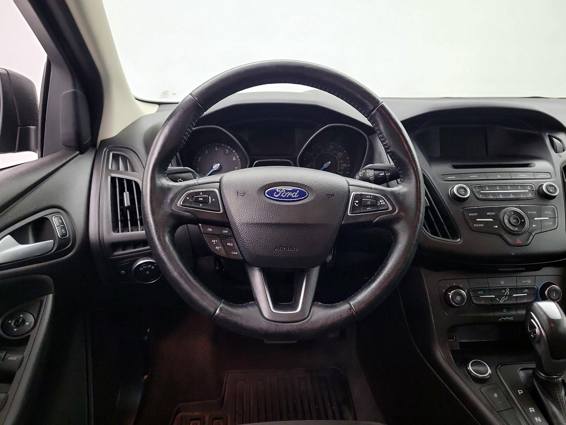Thumbnail: 2016 Ford Focus - 10