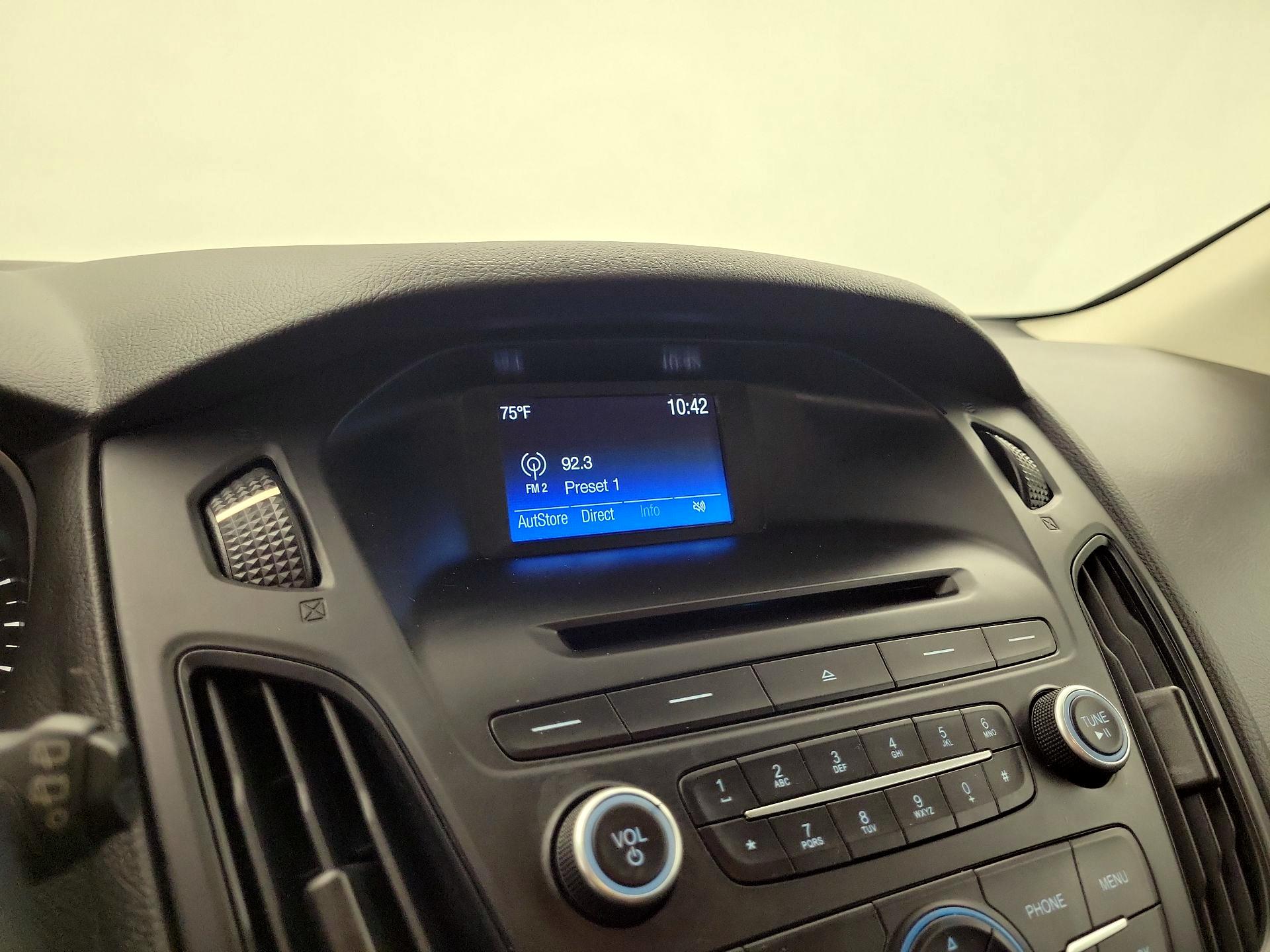 Thumbnail: 2016 Ford Focus - 15