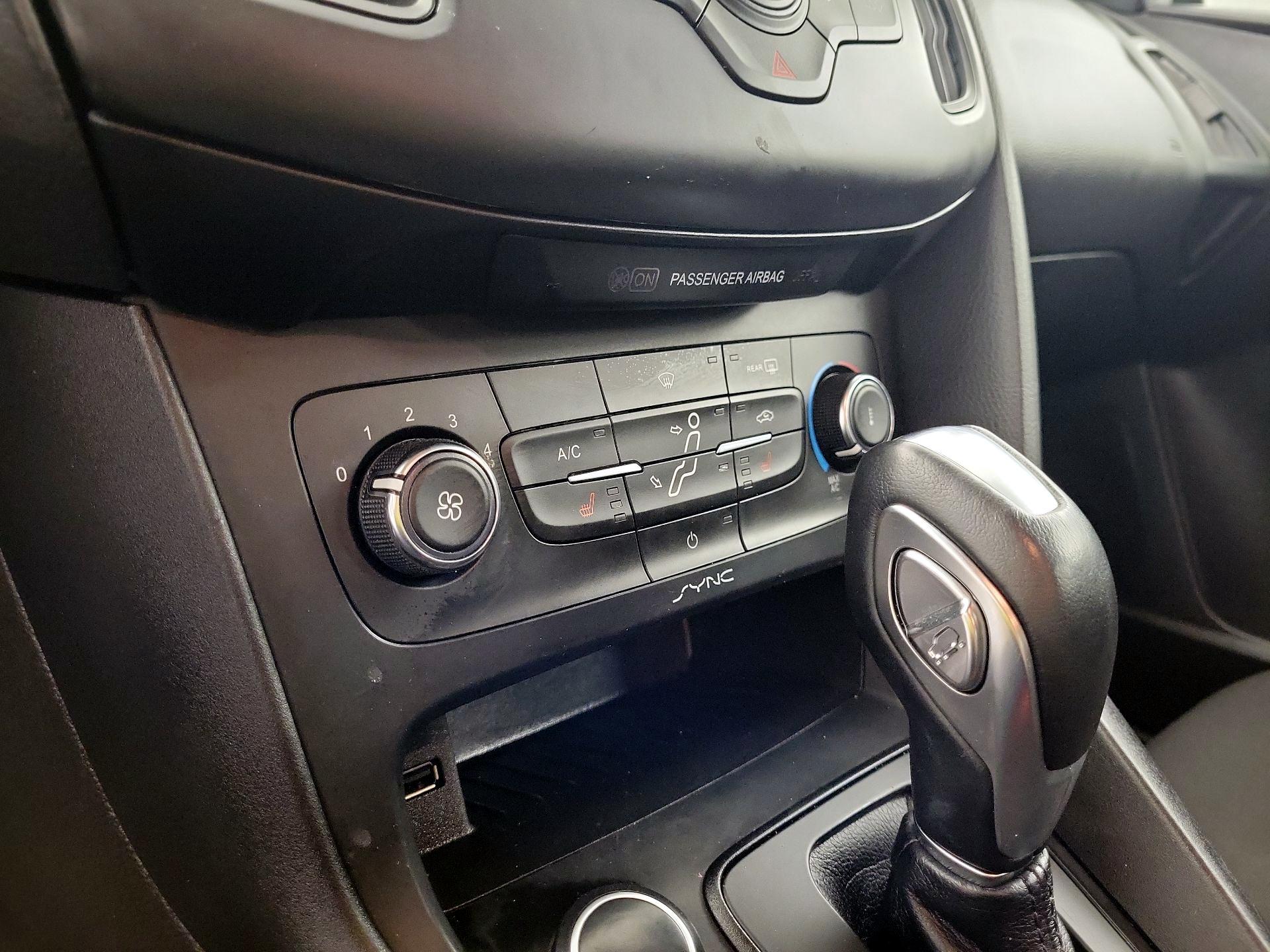 Thumbnail: 2016 Ford Focus - 16