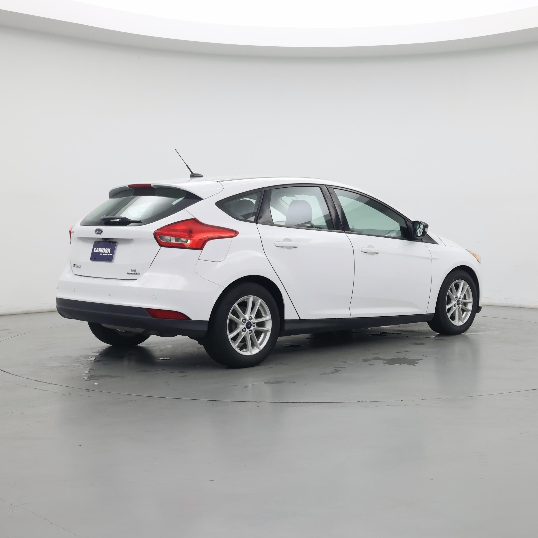 Thumbnail: 2016 Ford Focus - 8