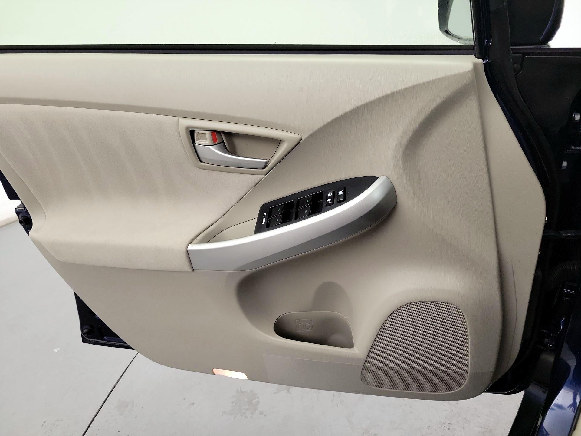 Thumbnail: 2015 Toyota Prius - 10