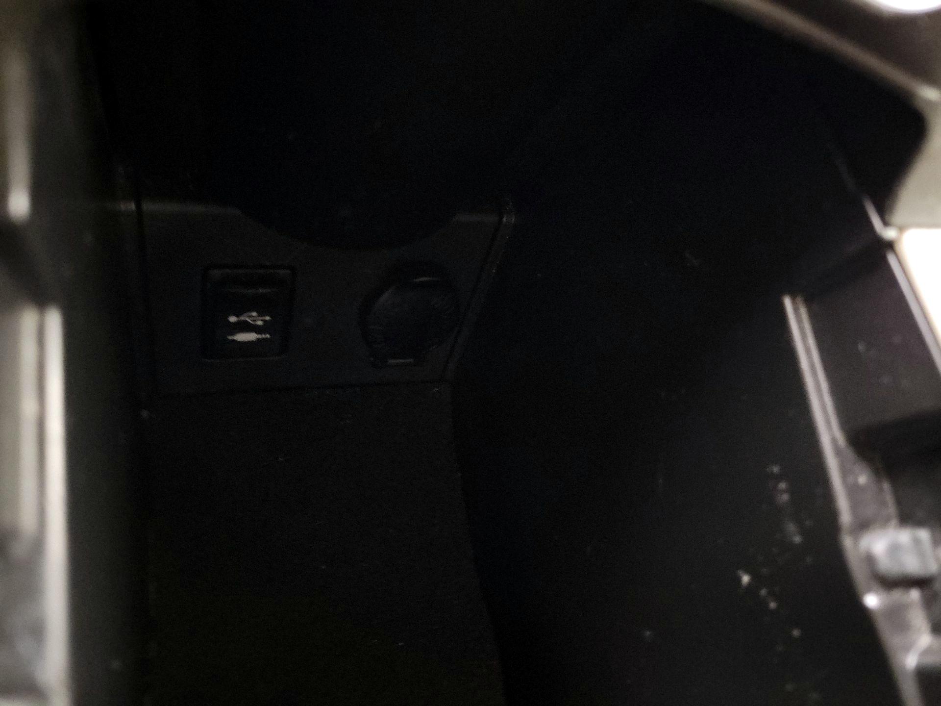 Thumbnail: 2015 Toyota Prius - 15