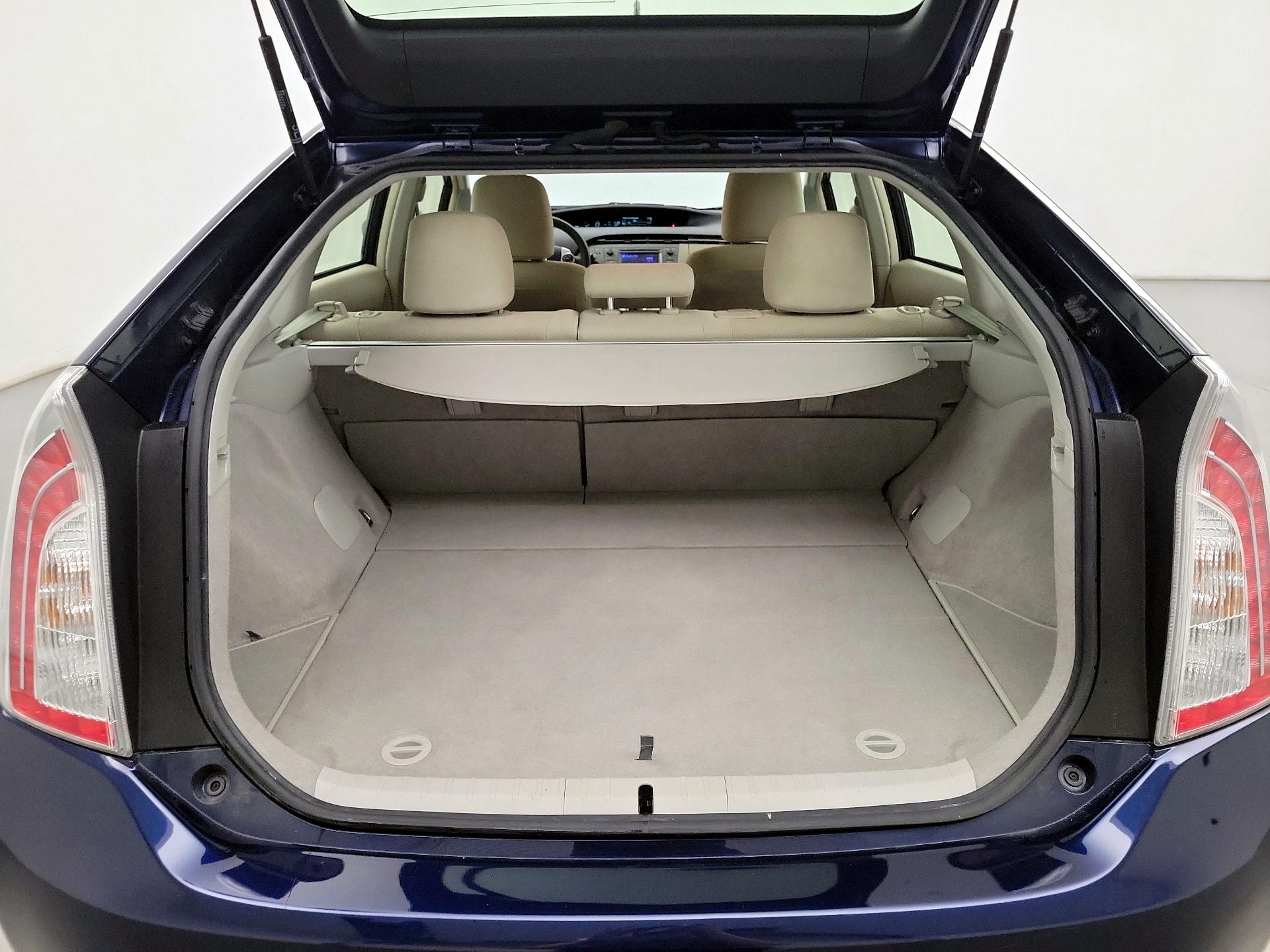Thumbnail: 2015 Toyota Prius - 17
