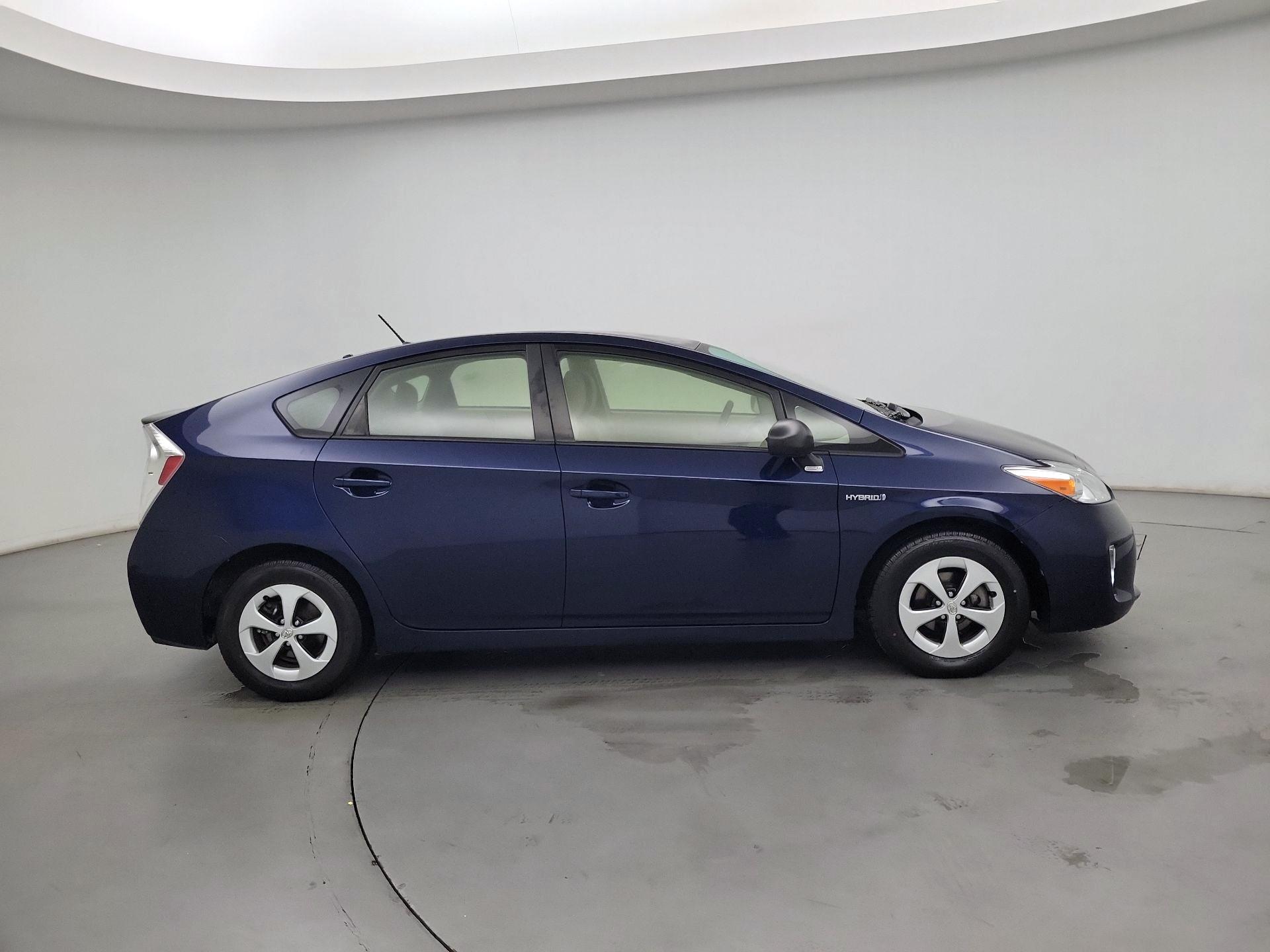 Thumbnail: 2015 Toyota Prius - 4