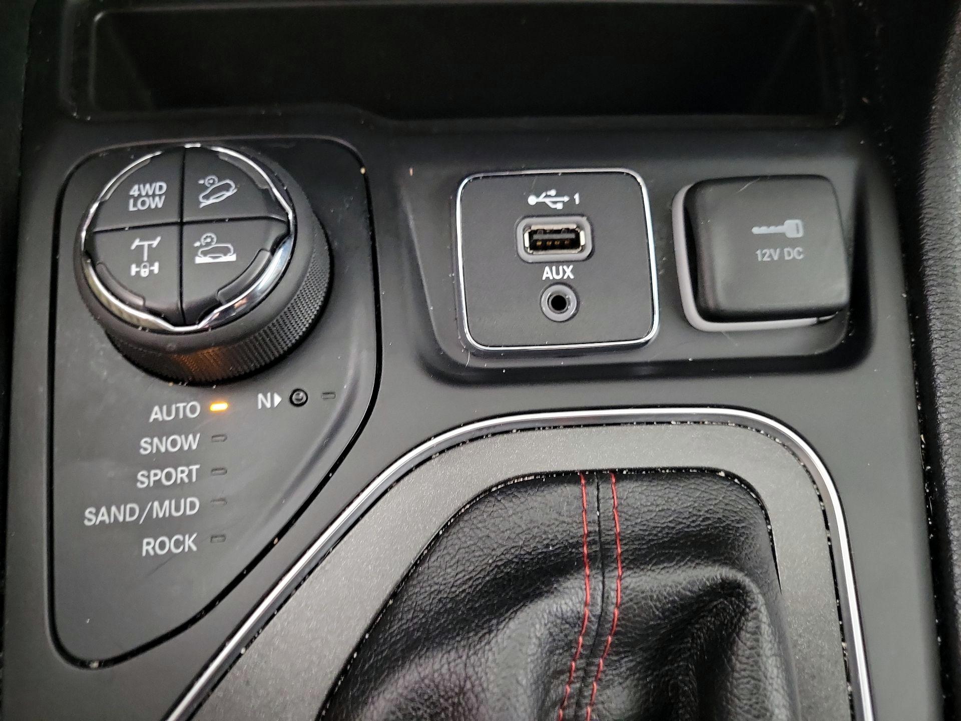 Thumbnail: 2020 Jeep Cherokee - 17