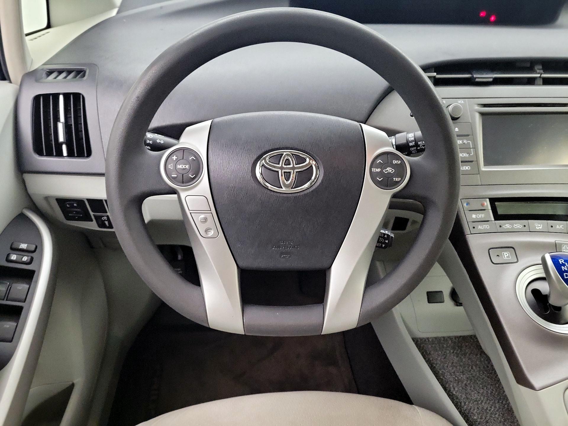 Thumbnail: 2014 Toyota Prius - 10