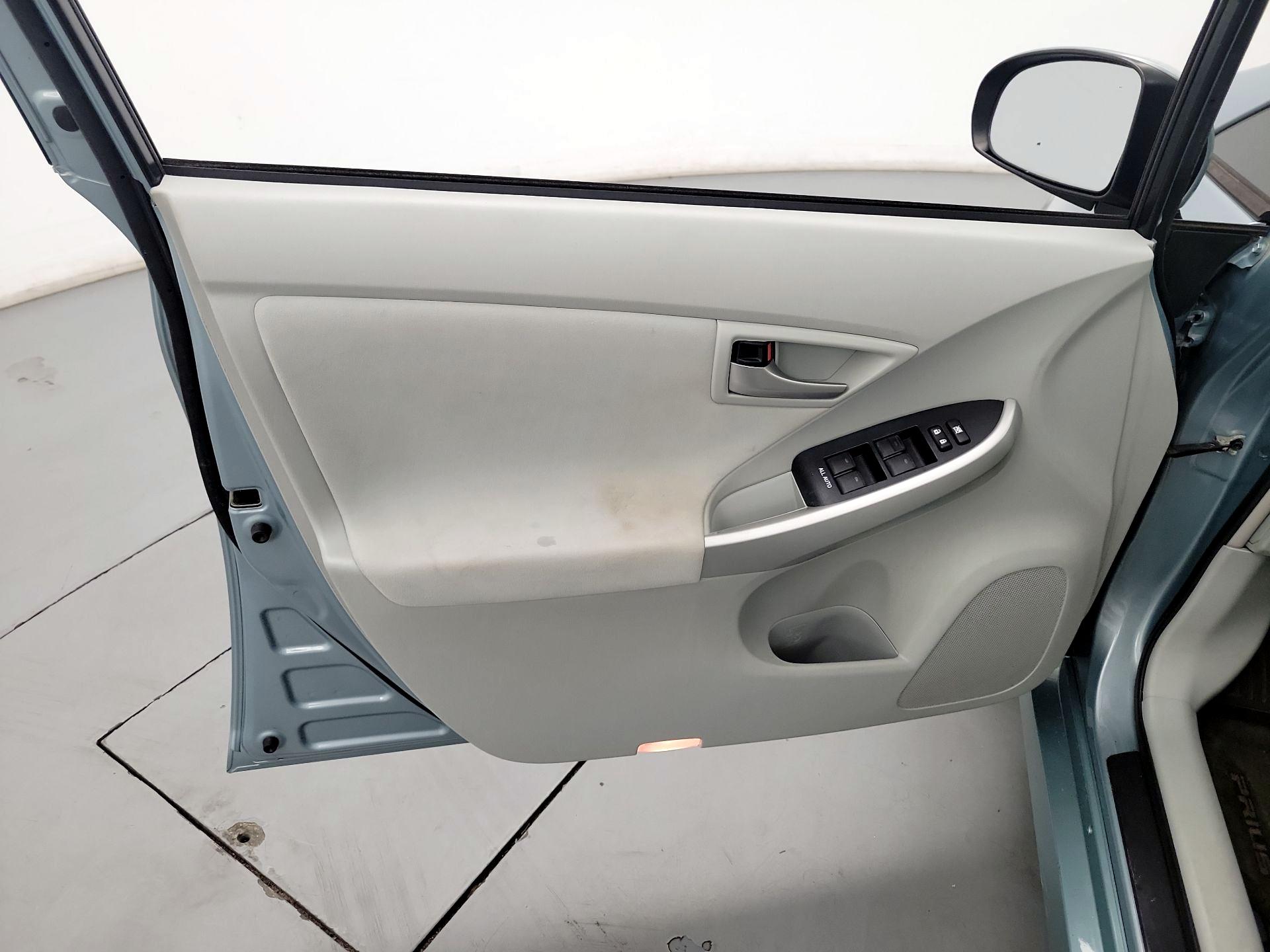 Thumbnail: 2014 Toyota Prius - 12