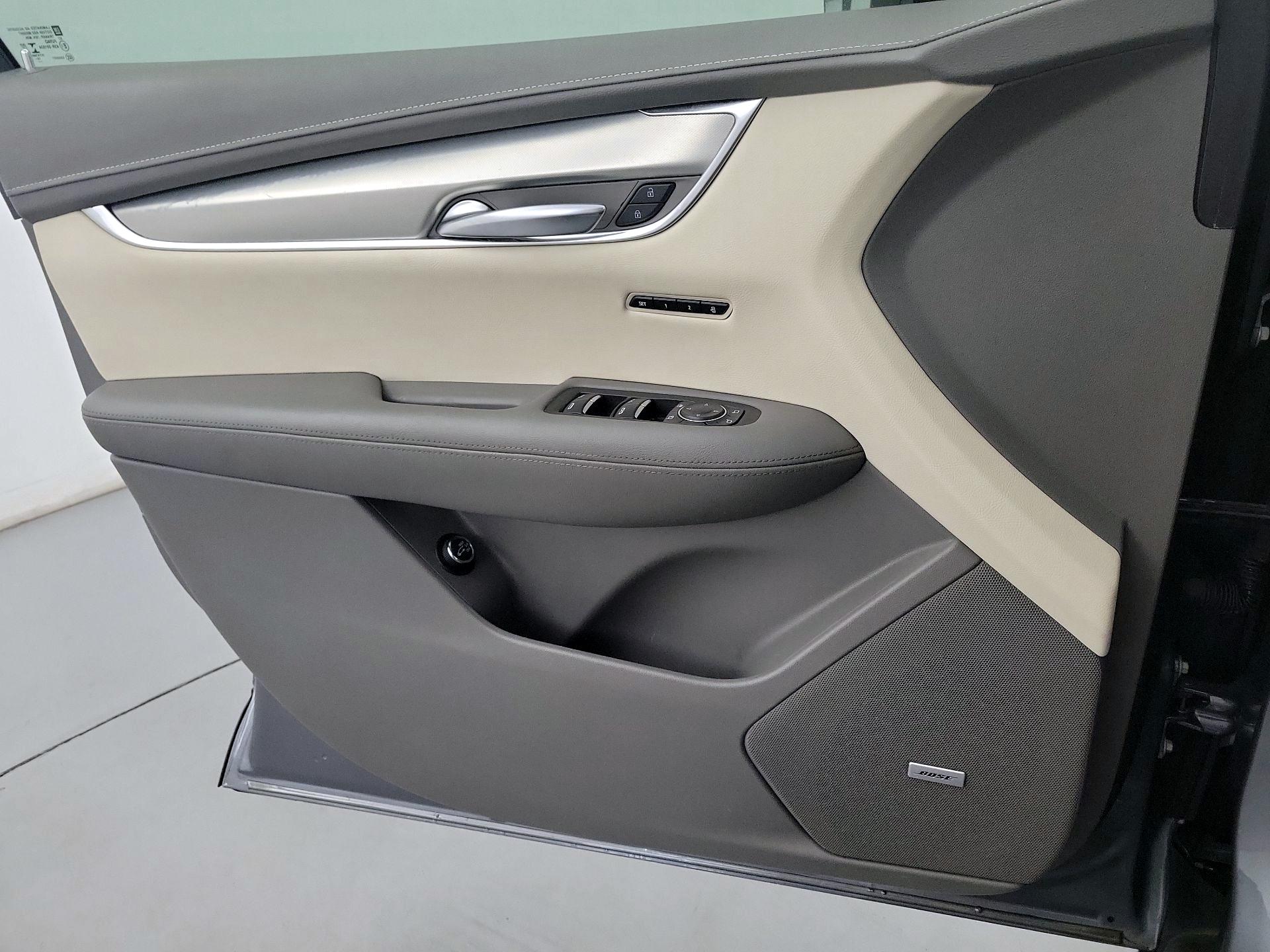 Thumbnail: 2020 Cadillac XT5 - 12