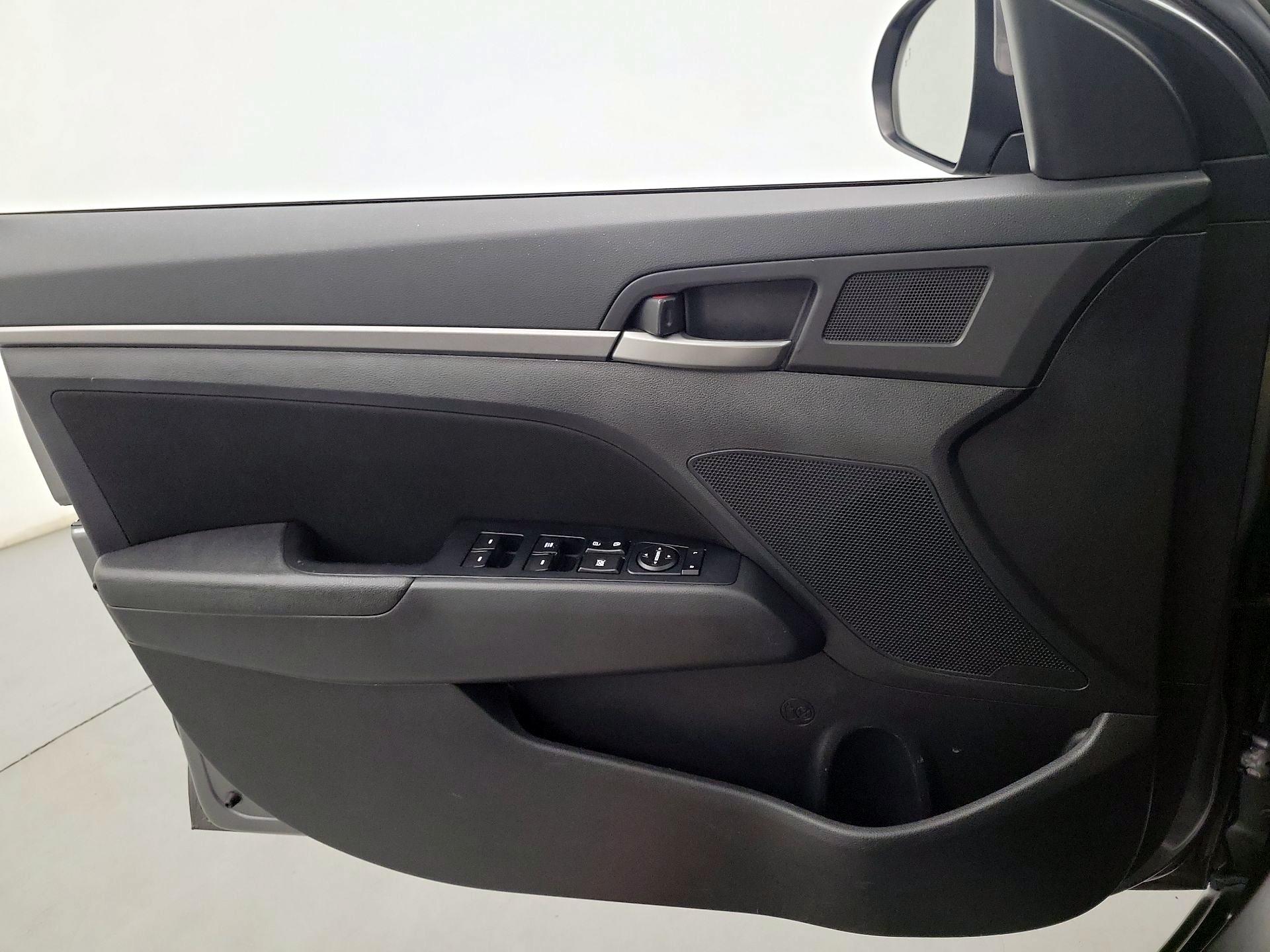 Thumbnail: 2018 Hyundai Elantra - 10
