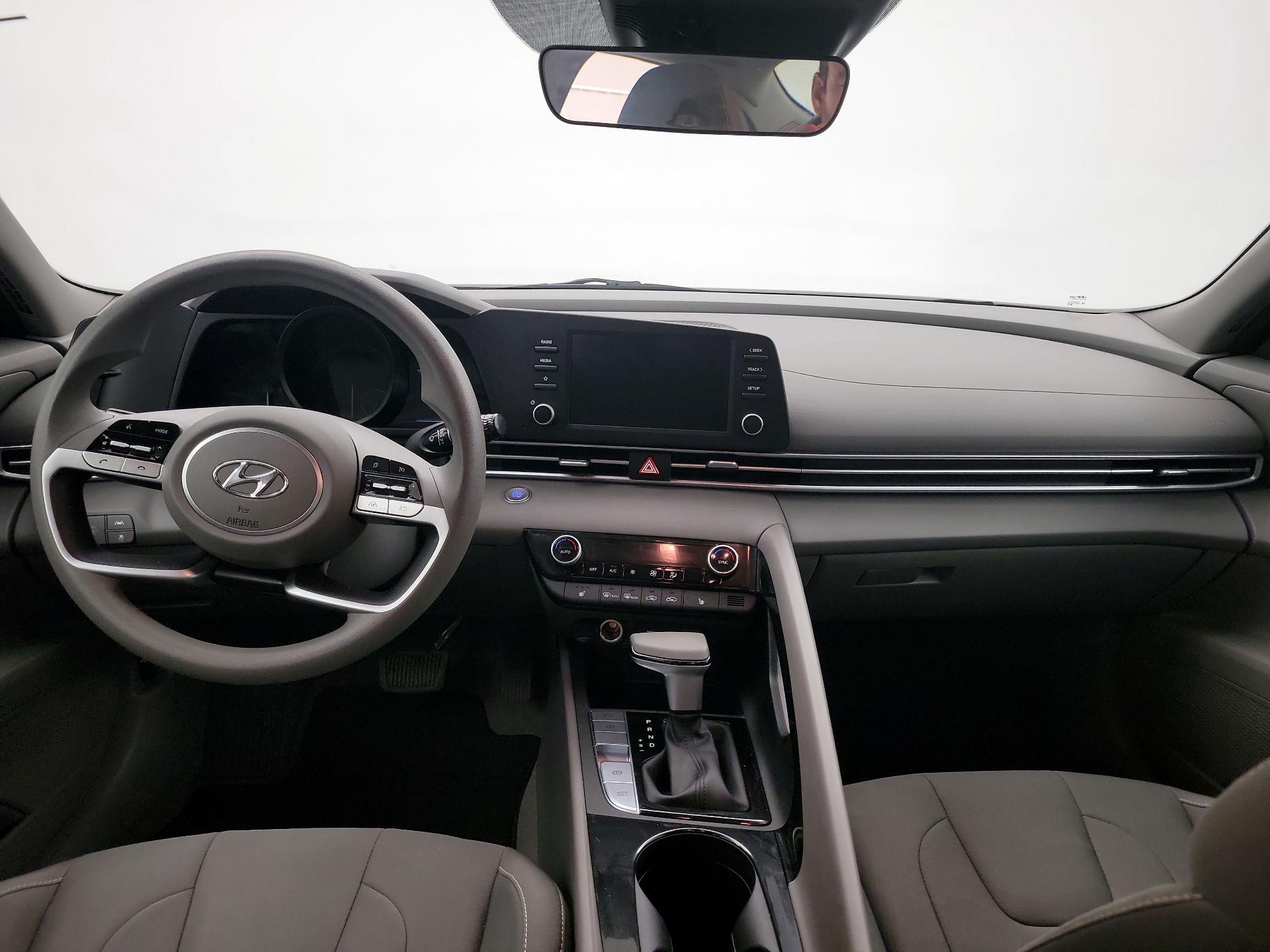 Thumbnail: 2022 Hyundai Elantra - 9
