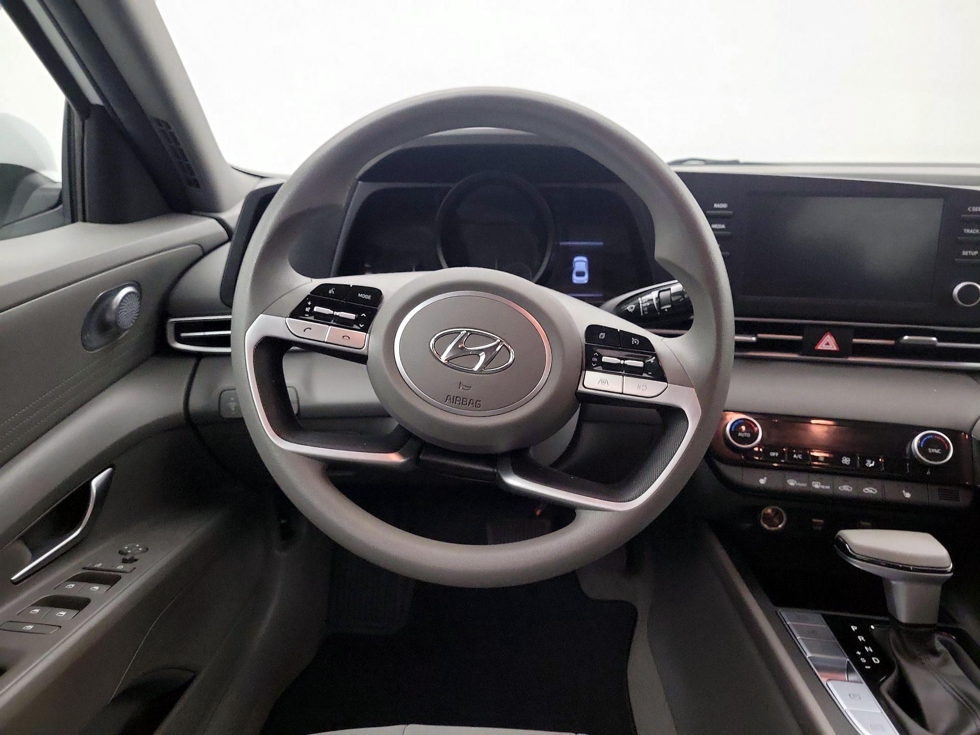Thumbnail: 2022 Hyundai Elantra - 10