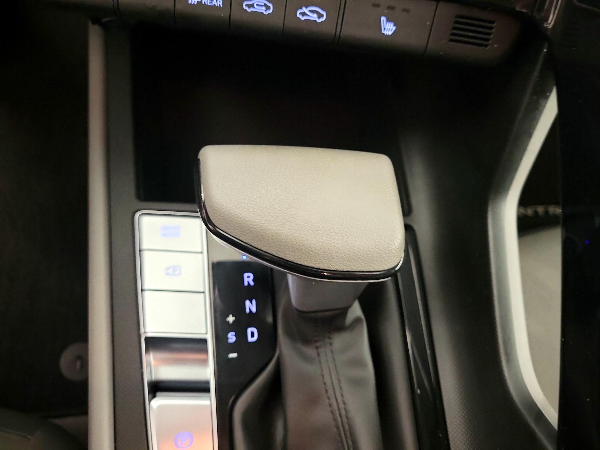 Thumbnail: 2022 Hyundai Elantra - 17