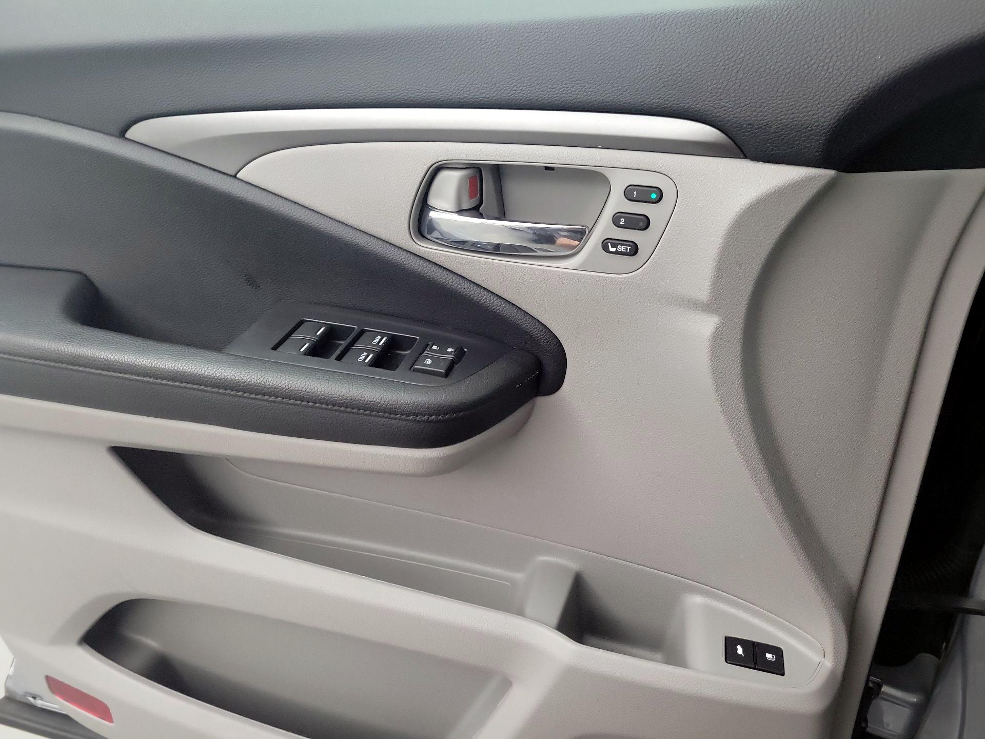 Thumbnail: 2019 Honda Pilot - 12