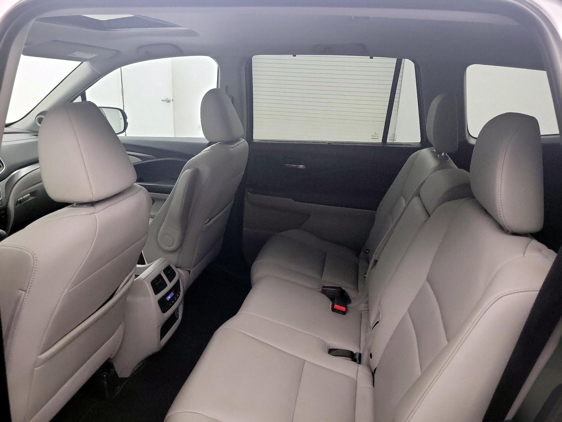 Thumbnail: 2019 Honda Pilot - 20