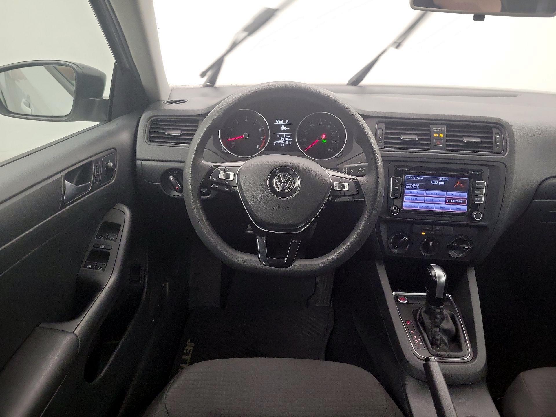 Thumbnail: 2015 Volkswagen Jetta - 10