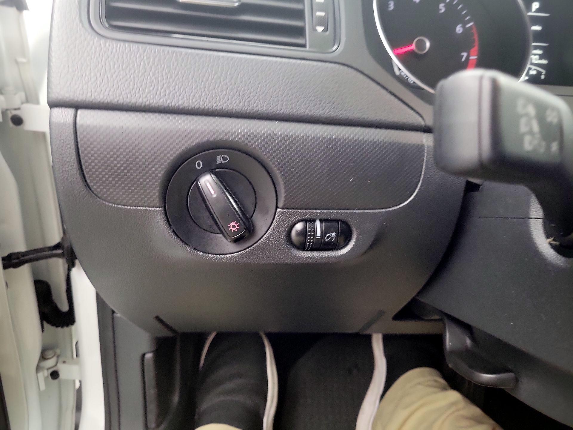 Thumbnail: 2015 Volkswagen Jetta - 13