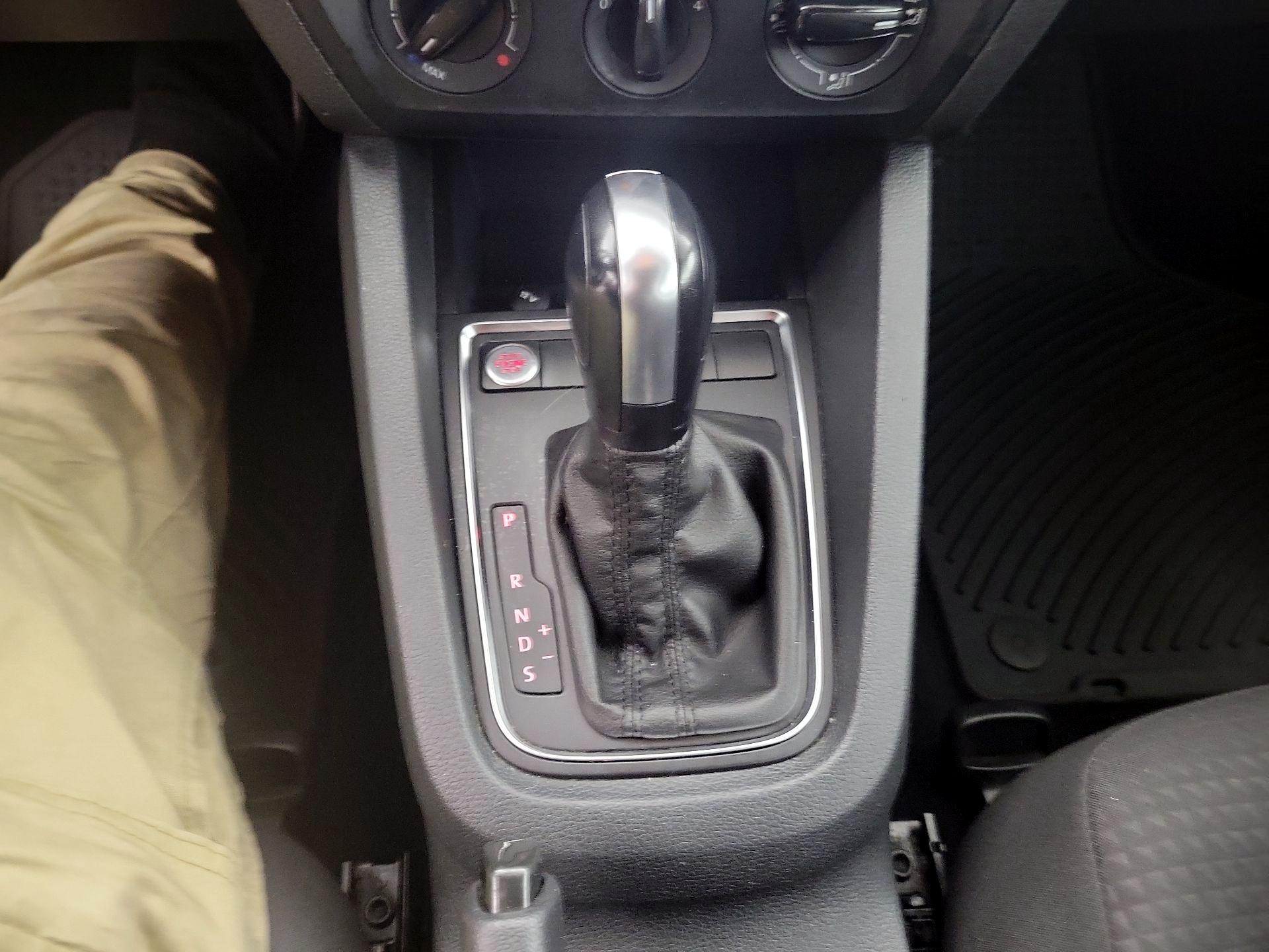 Thumbnail: 2015 Volkswagen Jetta - 17