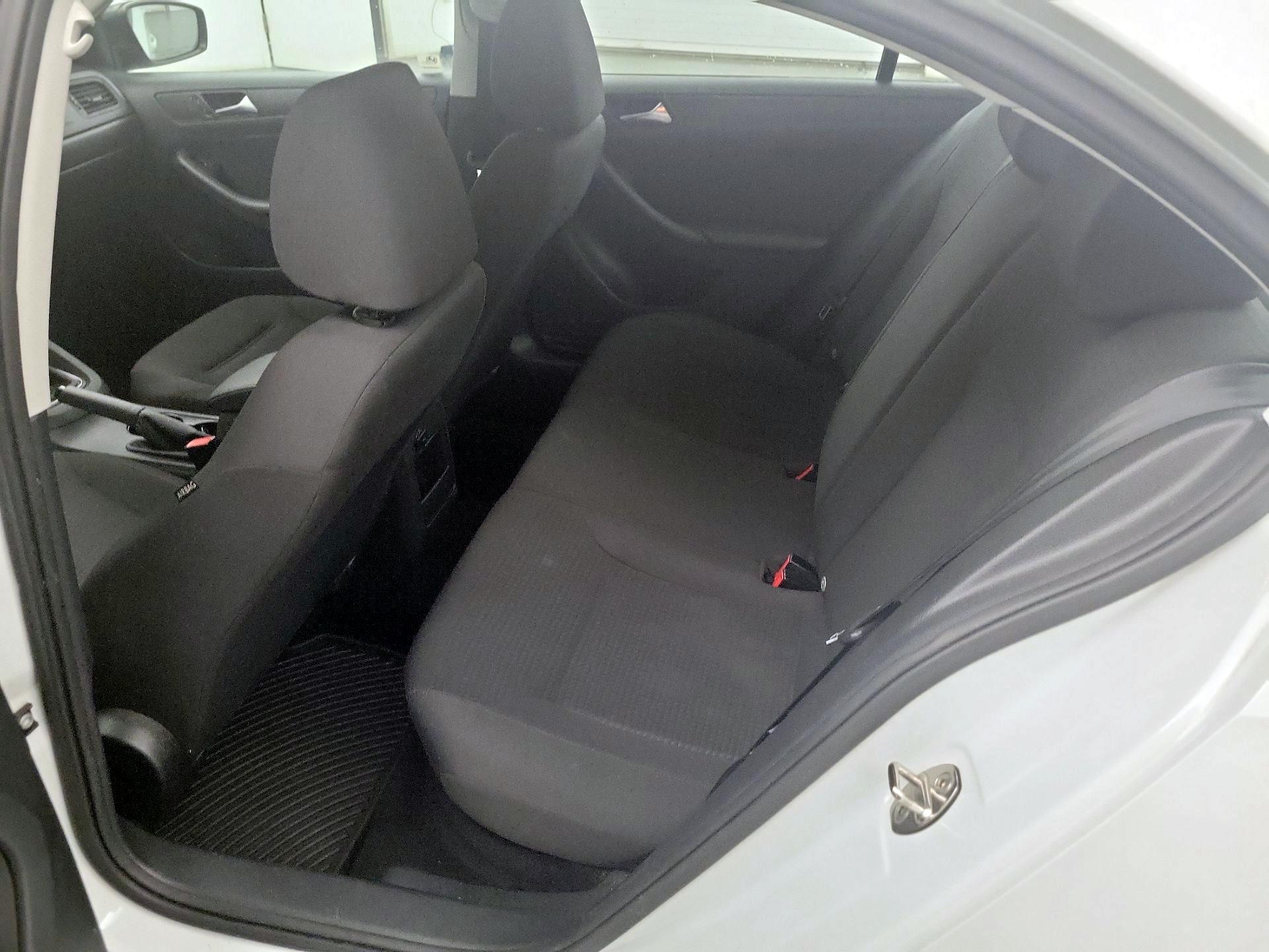 Thumbnail: 2015 Volkswagen Jetta - 19