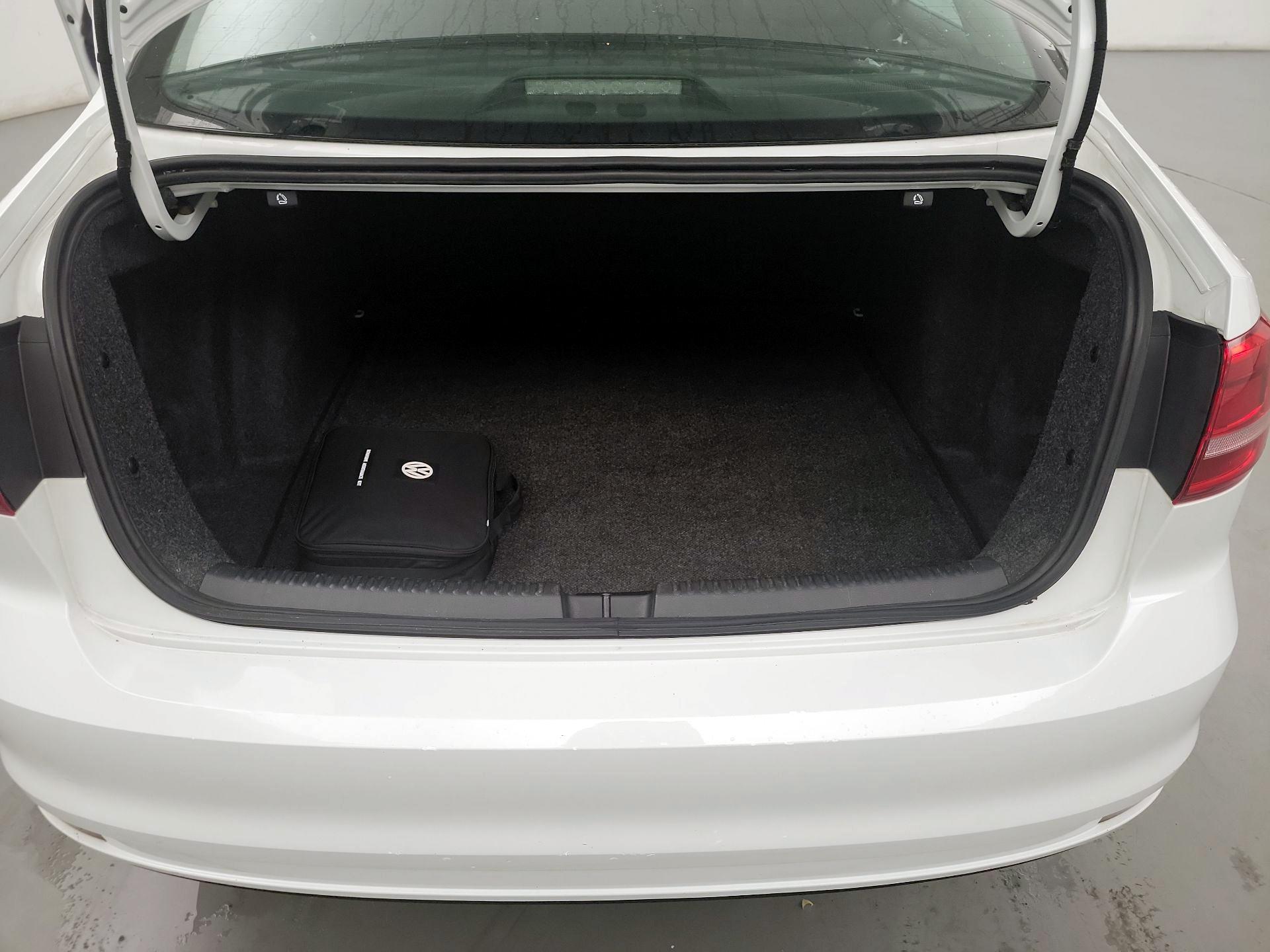 Thumbnail: 2015 Volkswagen Jetta - 20