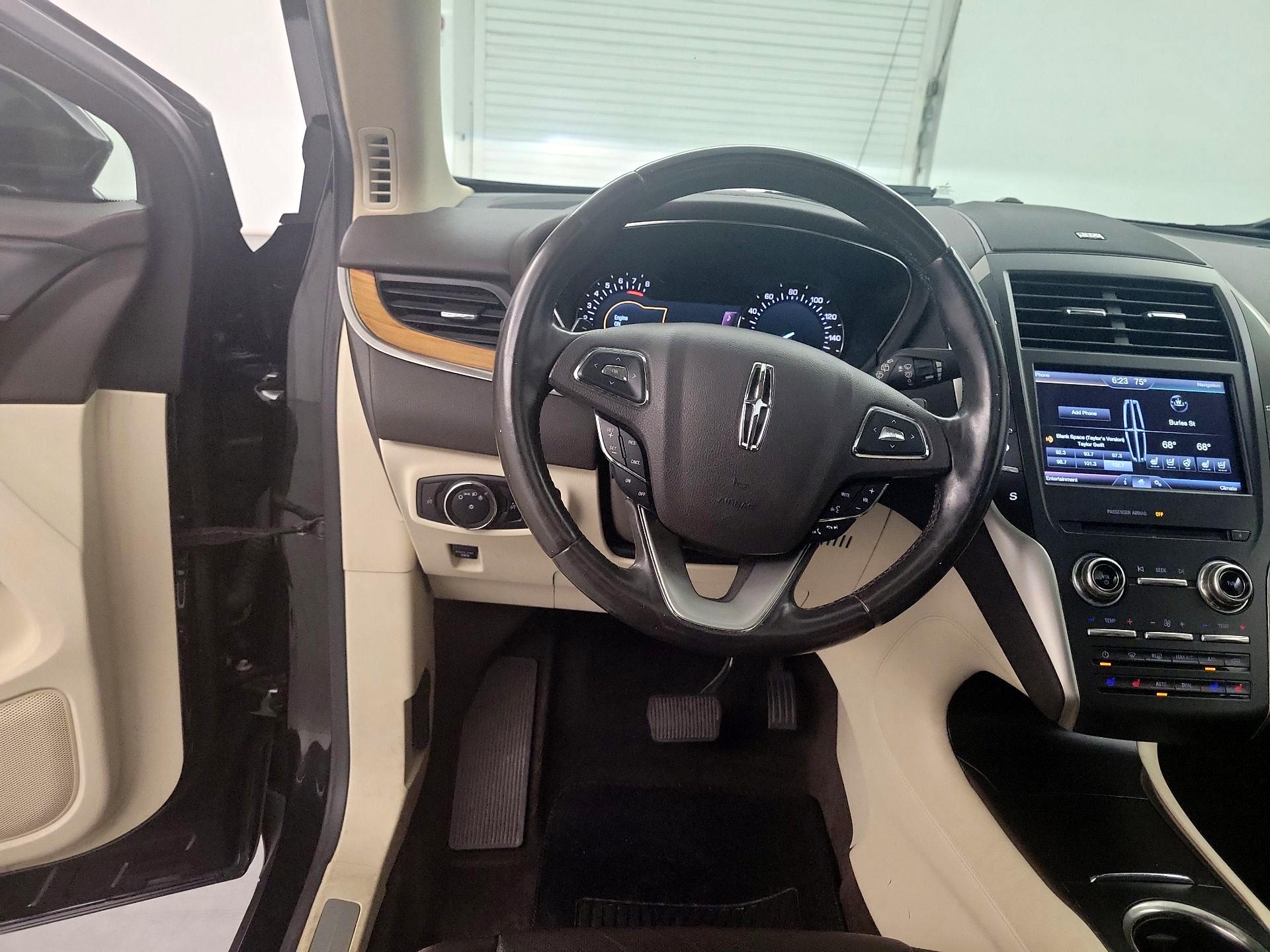 Thumbnail: 2015 Lincoln MKC - 10