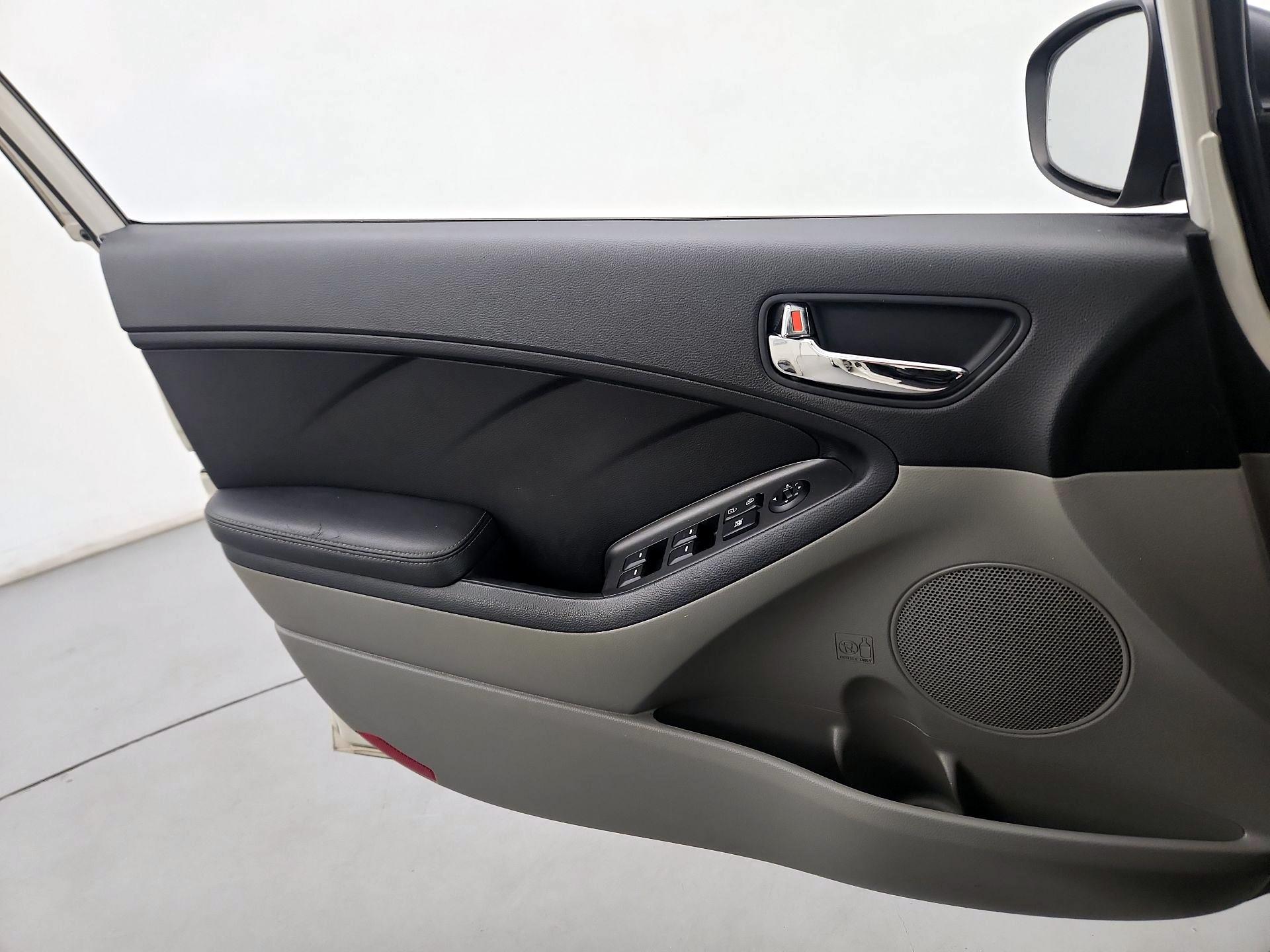 Thumbnail: 2014 Kia Forte - 12