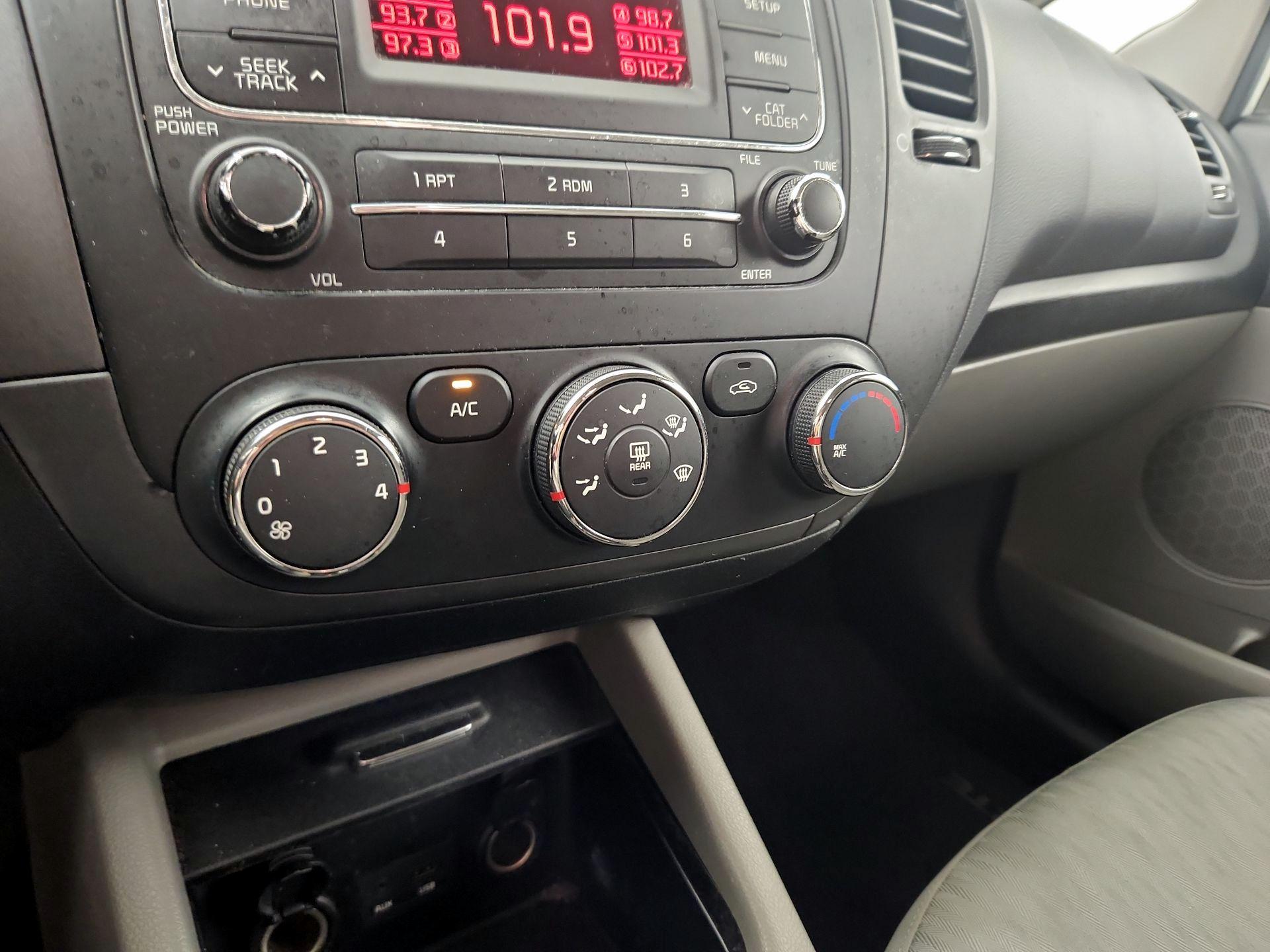 Thumbnail: 2014 Kia Forte - 15