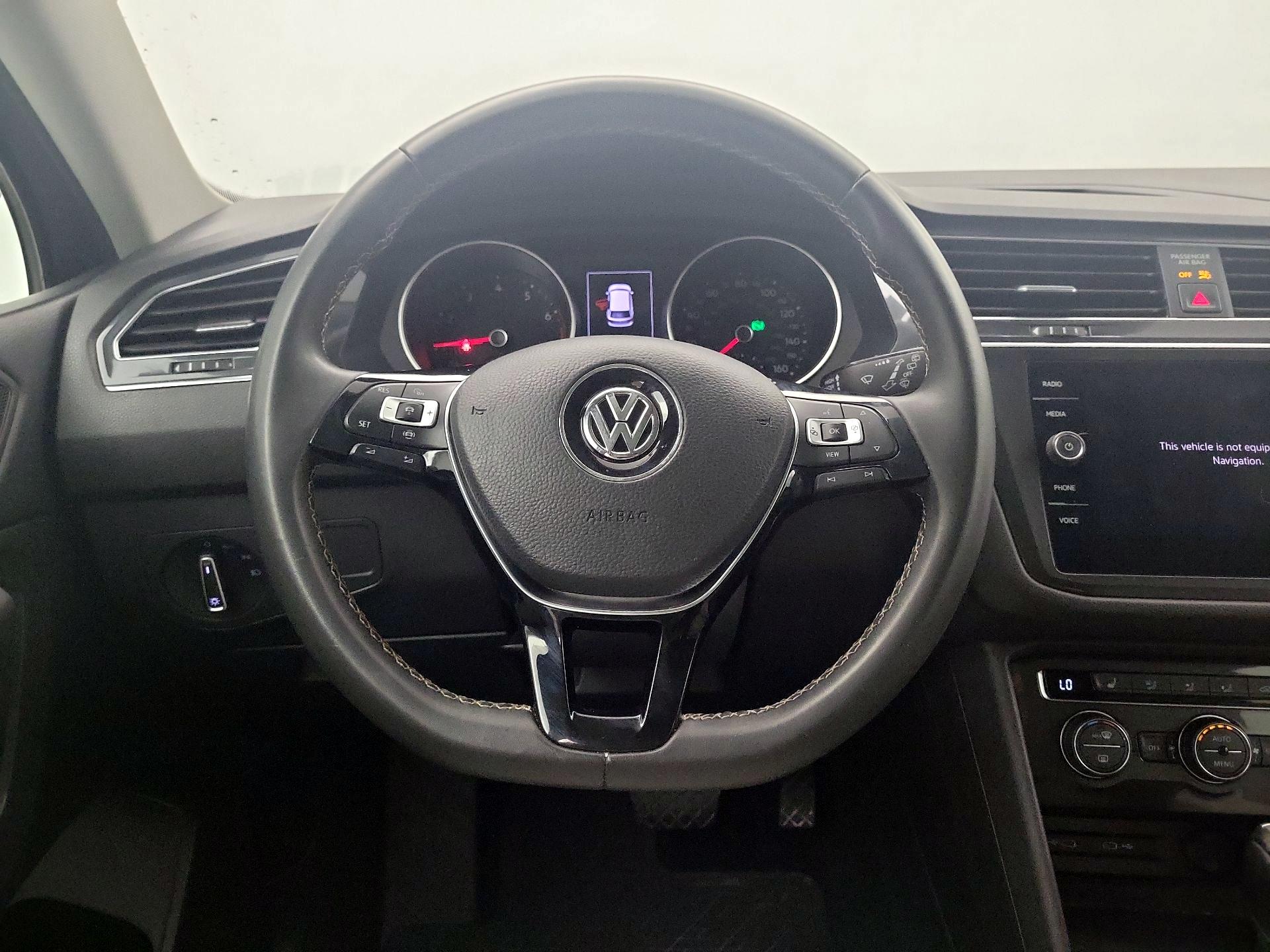 Thumbnail: 2021 Volkswagen Tiguan - 10