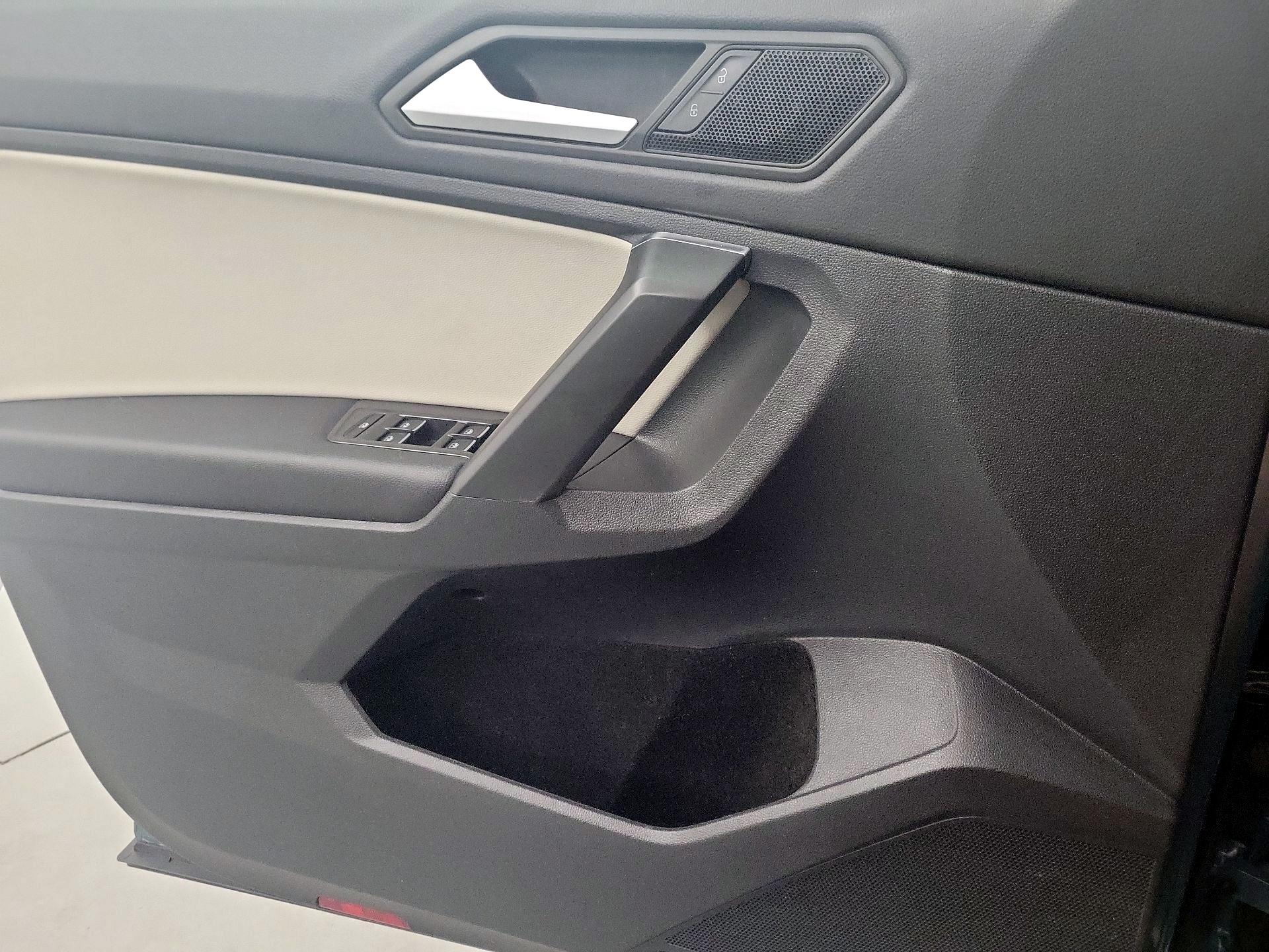 Thumbnail: 2021 Volkswagen Tiguan - 12