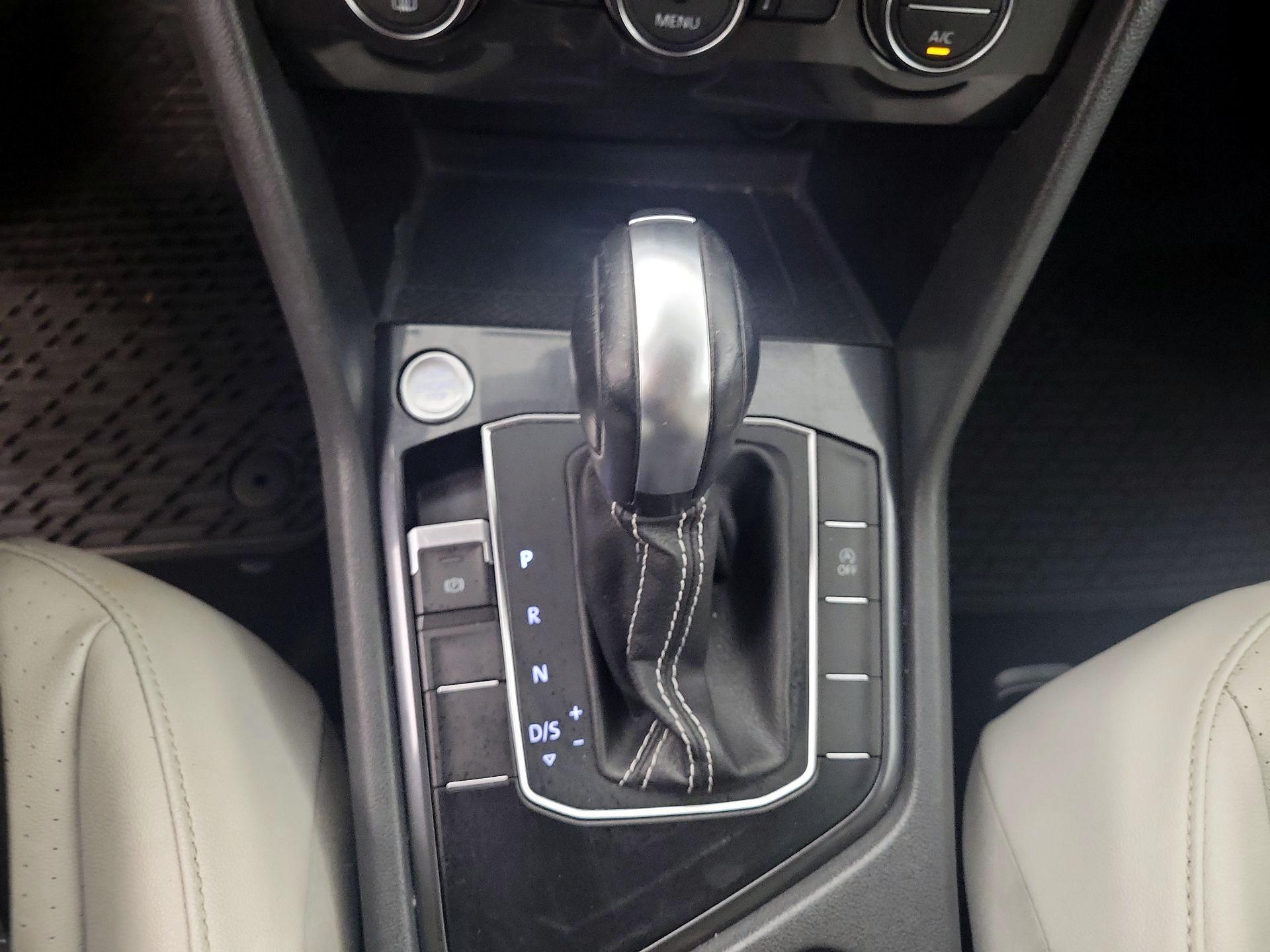 Thumbnail: 2021 Volkswagen Tiguan - 17