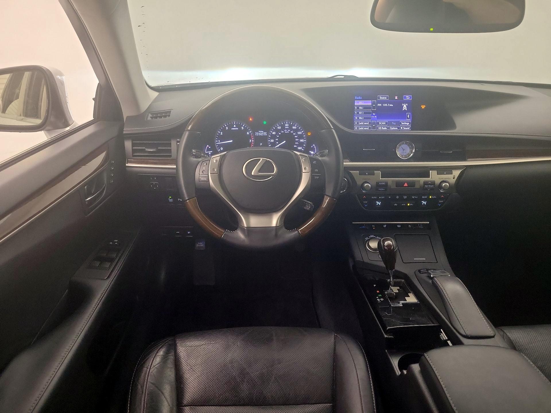 Thumbnail: 2015 Lexus ES - 10