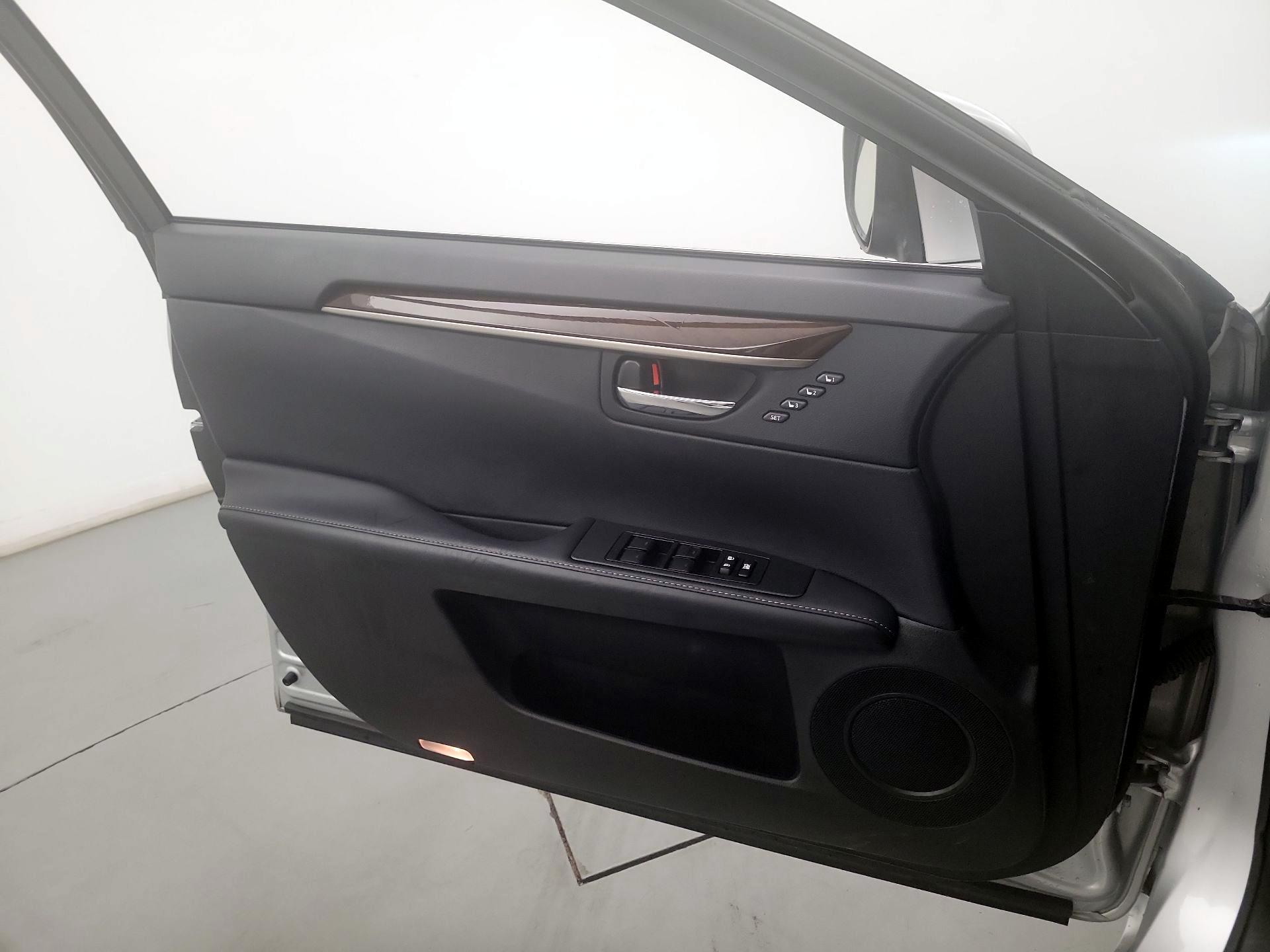 Thumbnail: 2015 Lexus ES - 12