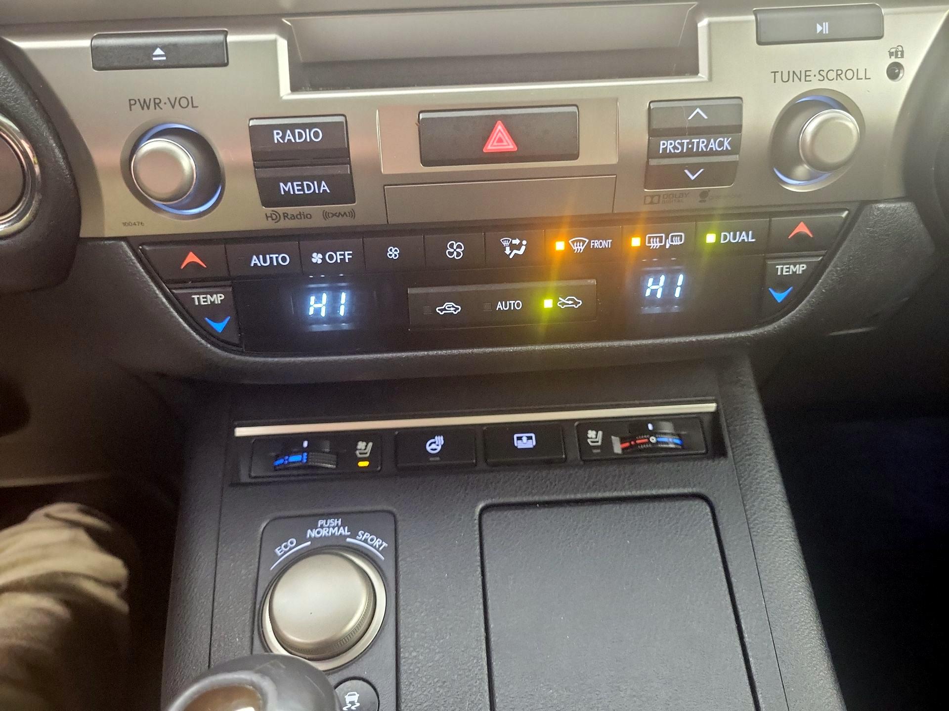 Thumbnail: 2015 Lexus ES - 17