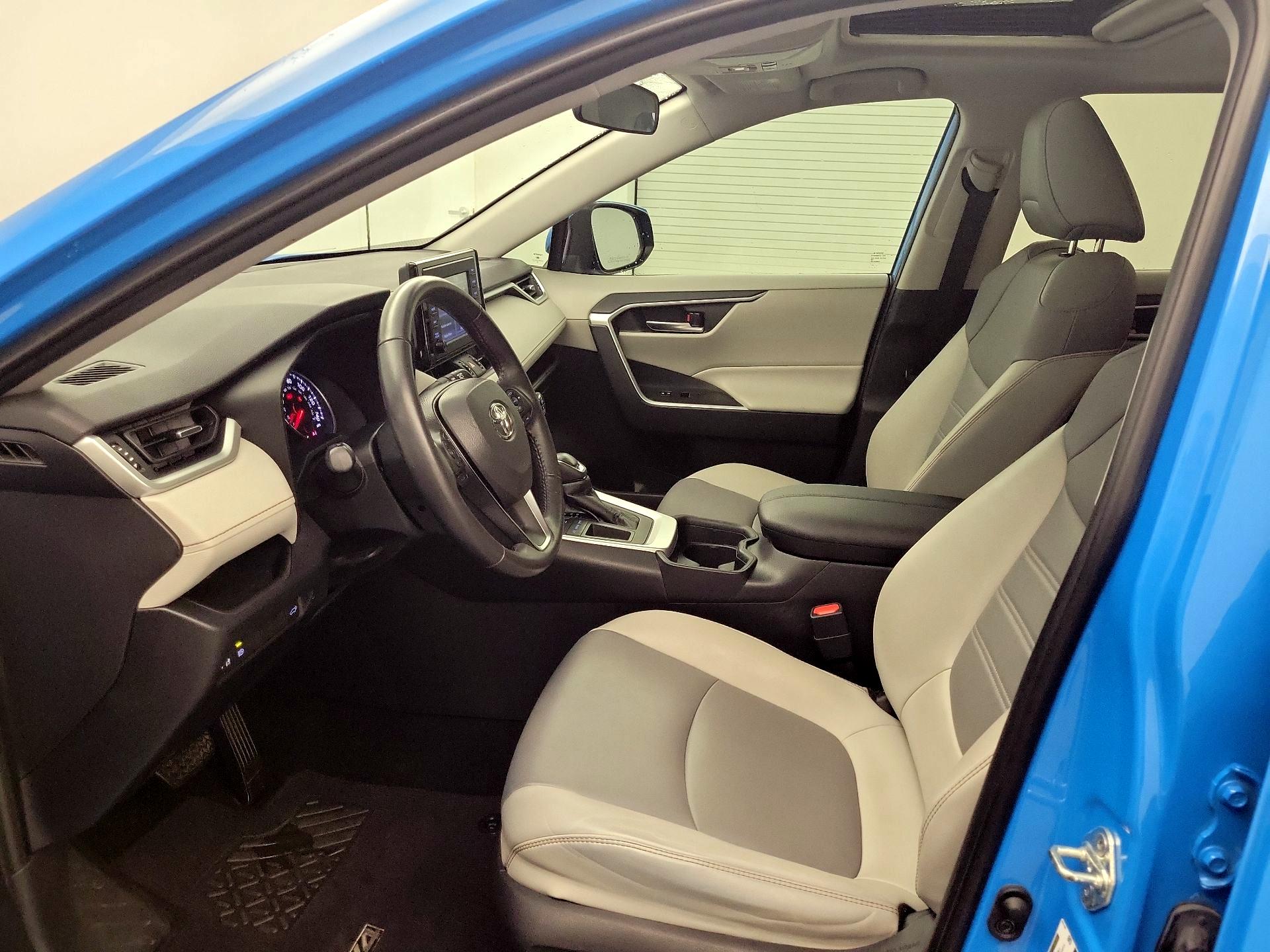 Thumbnail: 2019 Toyota RAV4 - 11