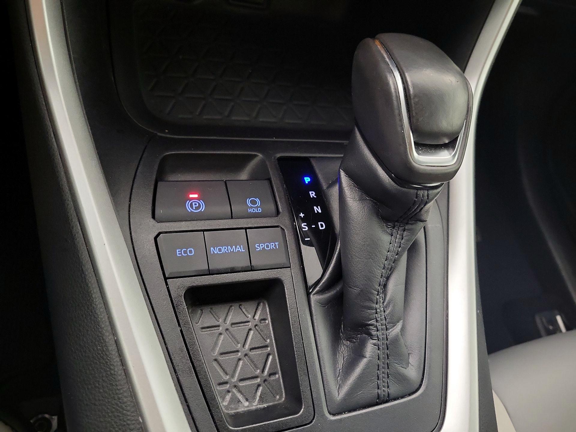 Thumbnail: 2019 Toyota RAV4 - 17