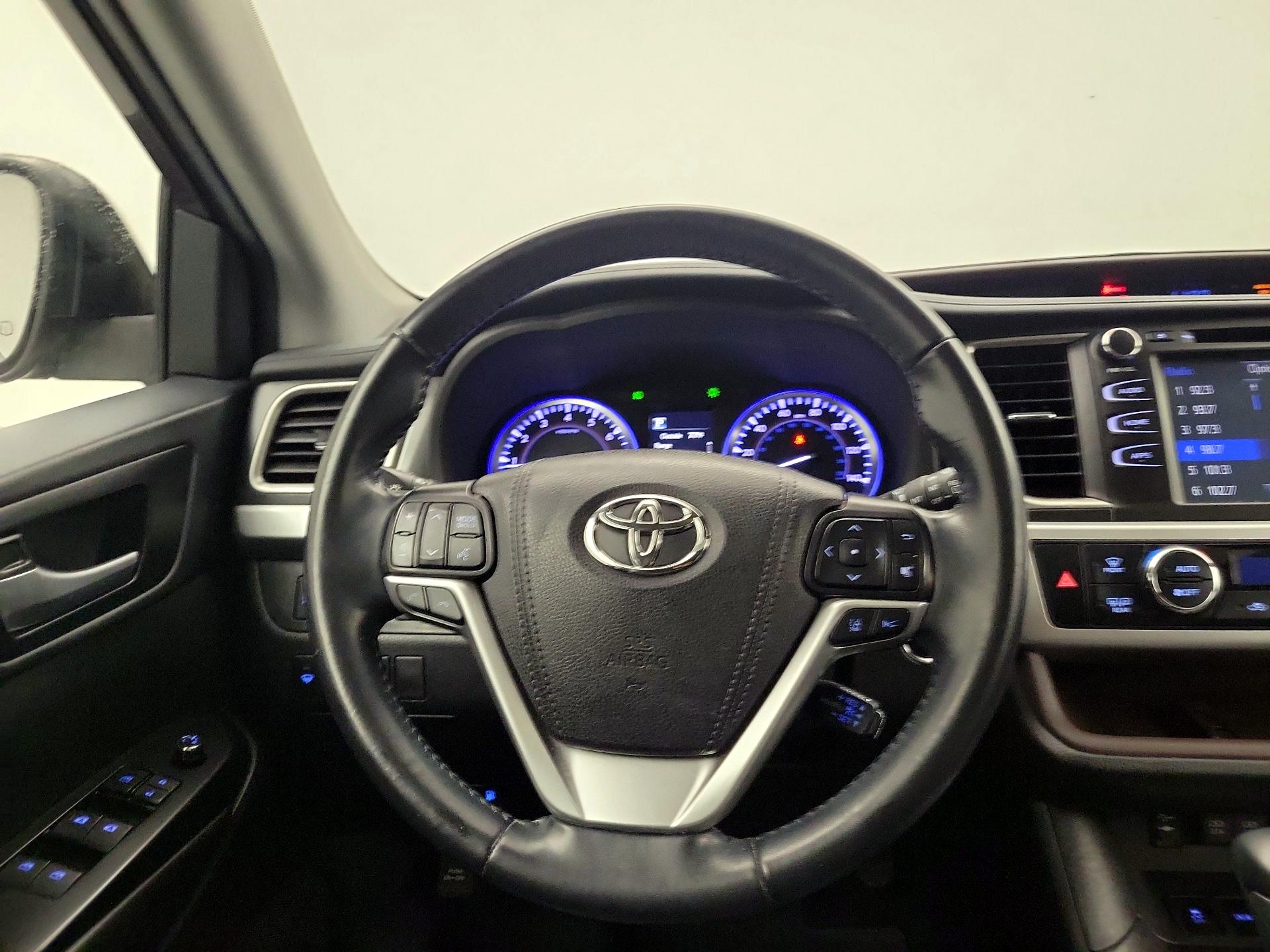 Thumbnail: 2019 Toyota Highlander - 10