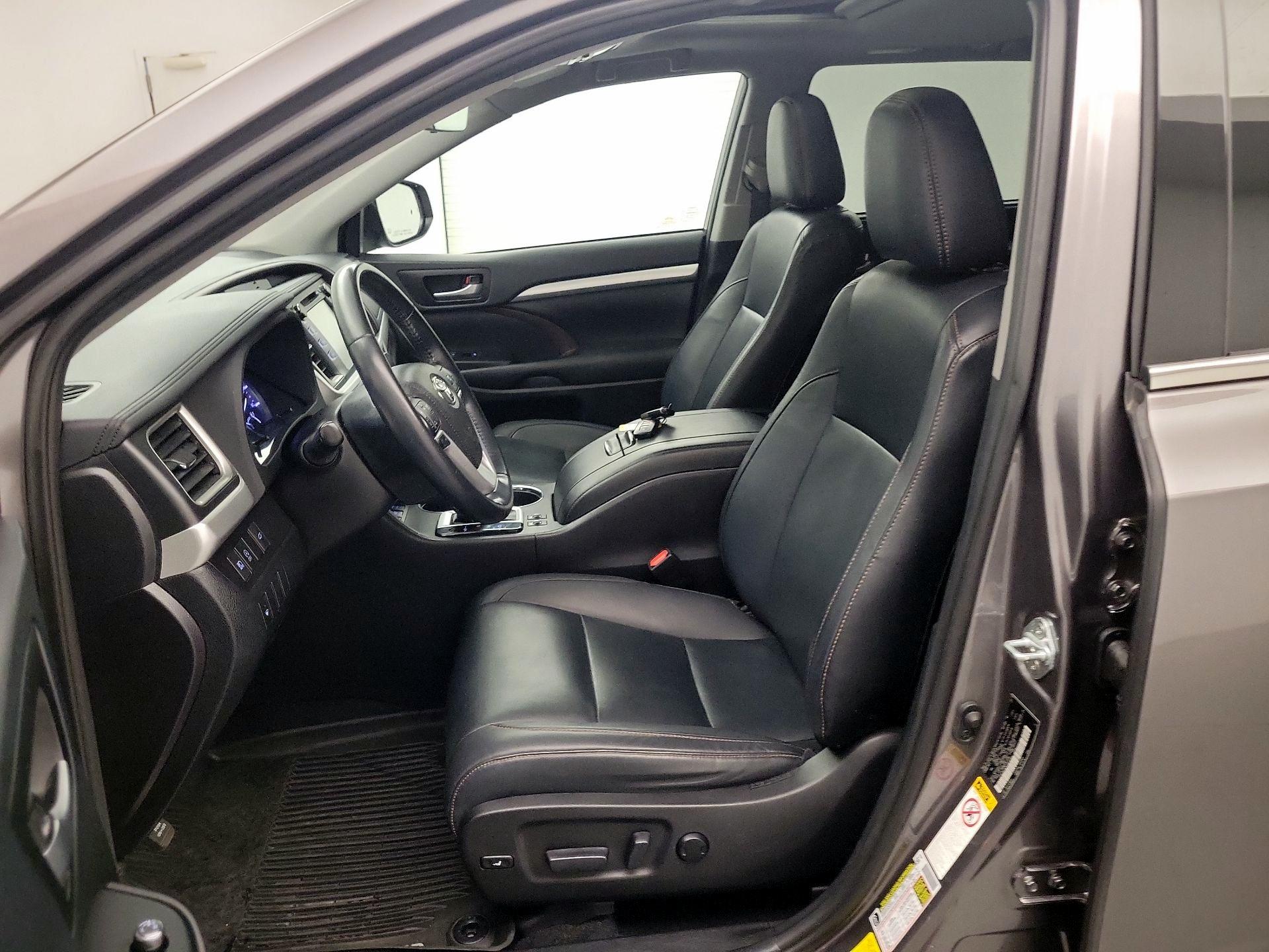 Thumbnail: 2019 Toyota Highlander - 11