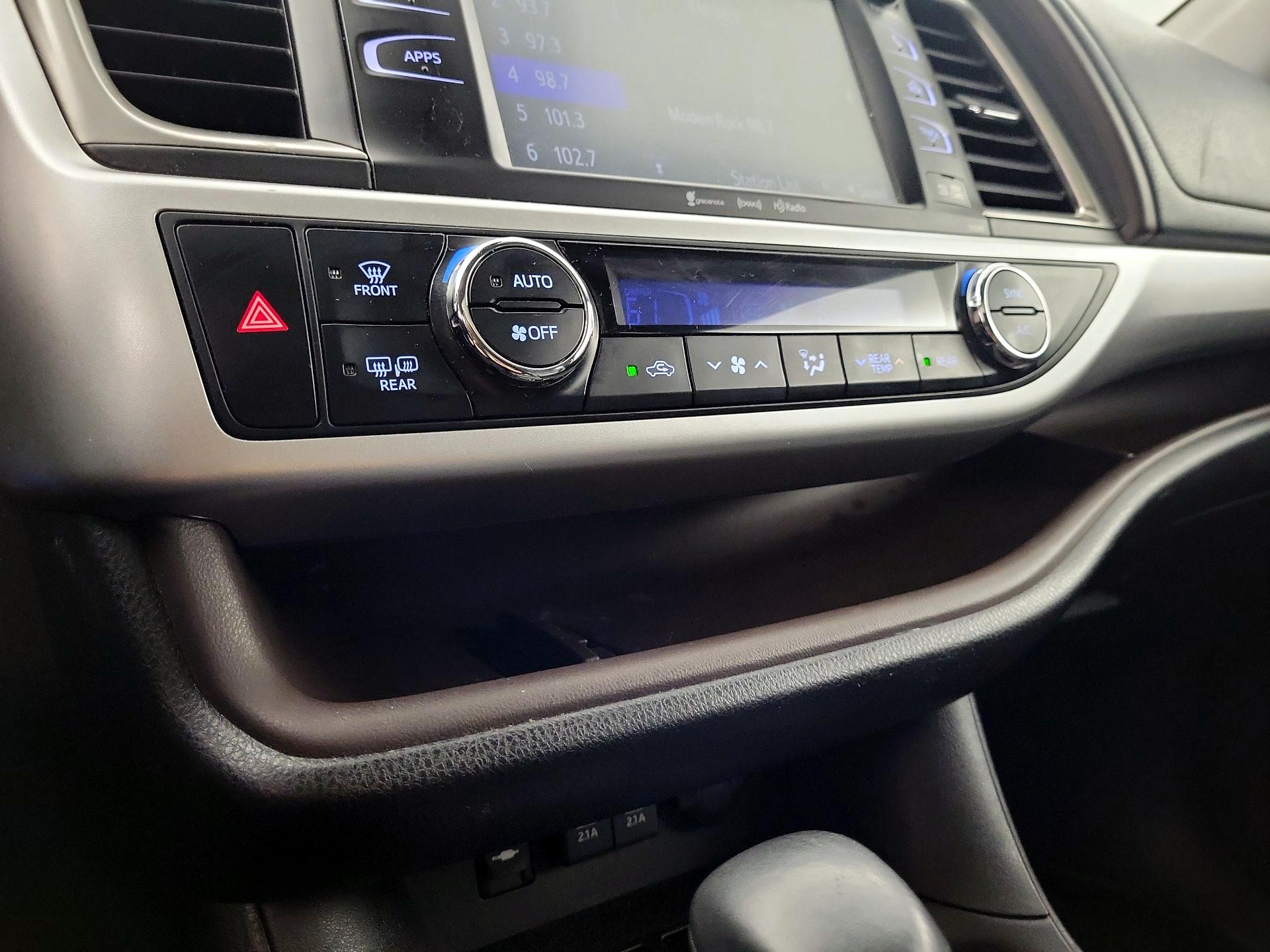 Thumbnail: 2019 Toyota Highlander - 16
