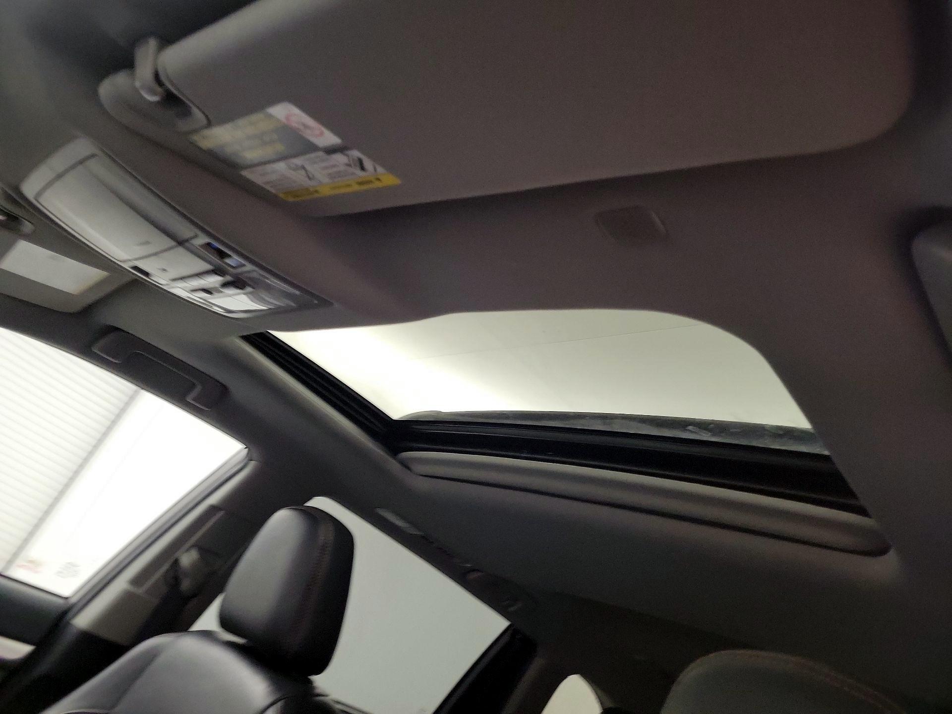 Thumbnail: 2019 Toyota Highlander - 19