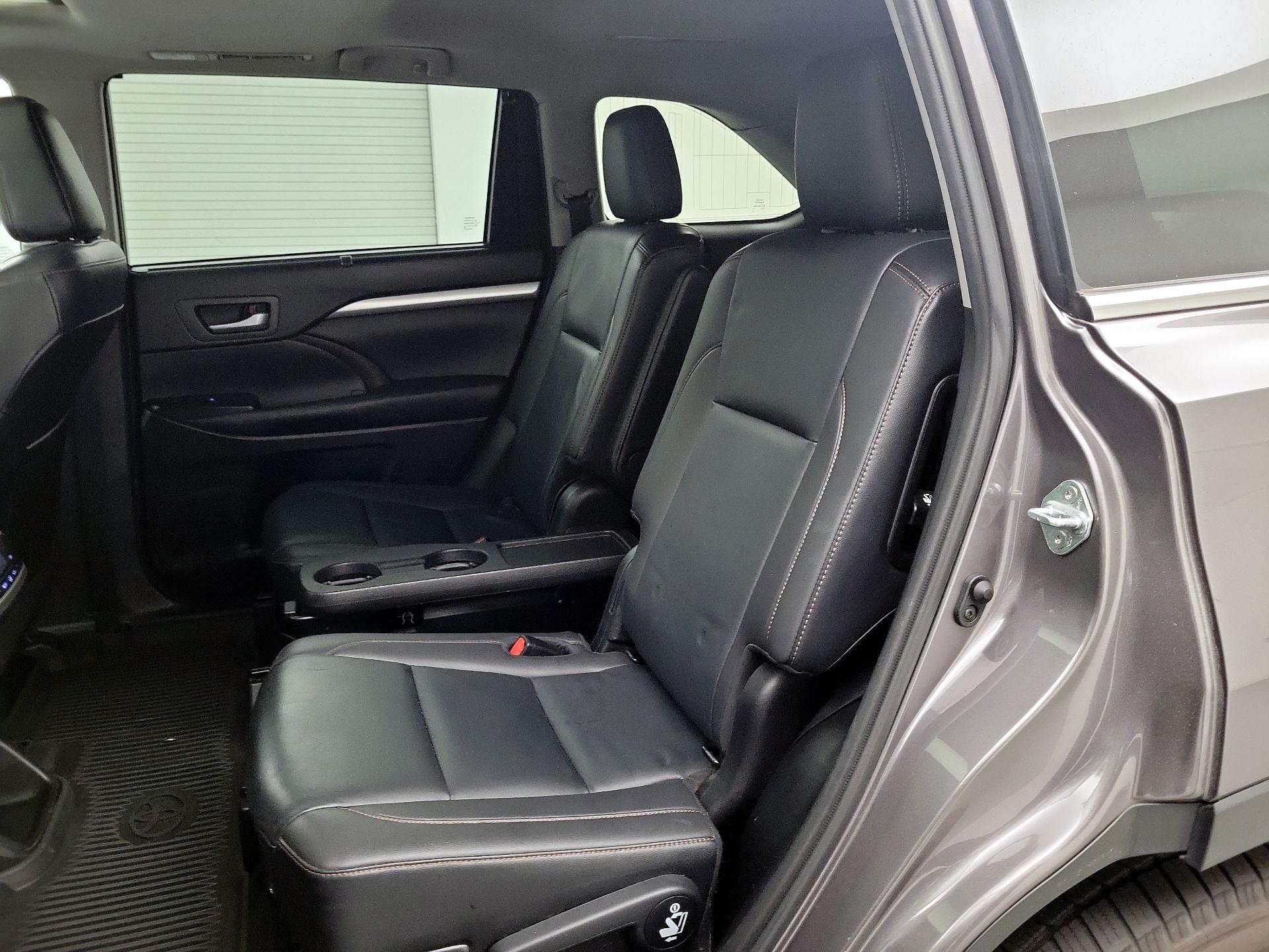 Thumbnail: 2019 Toyota Highlander - 20