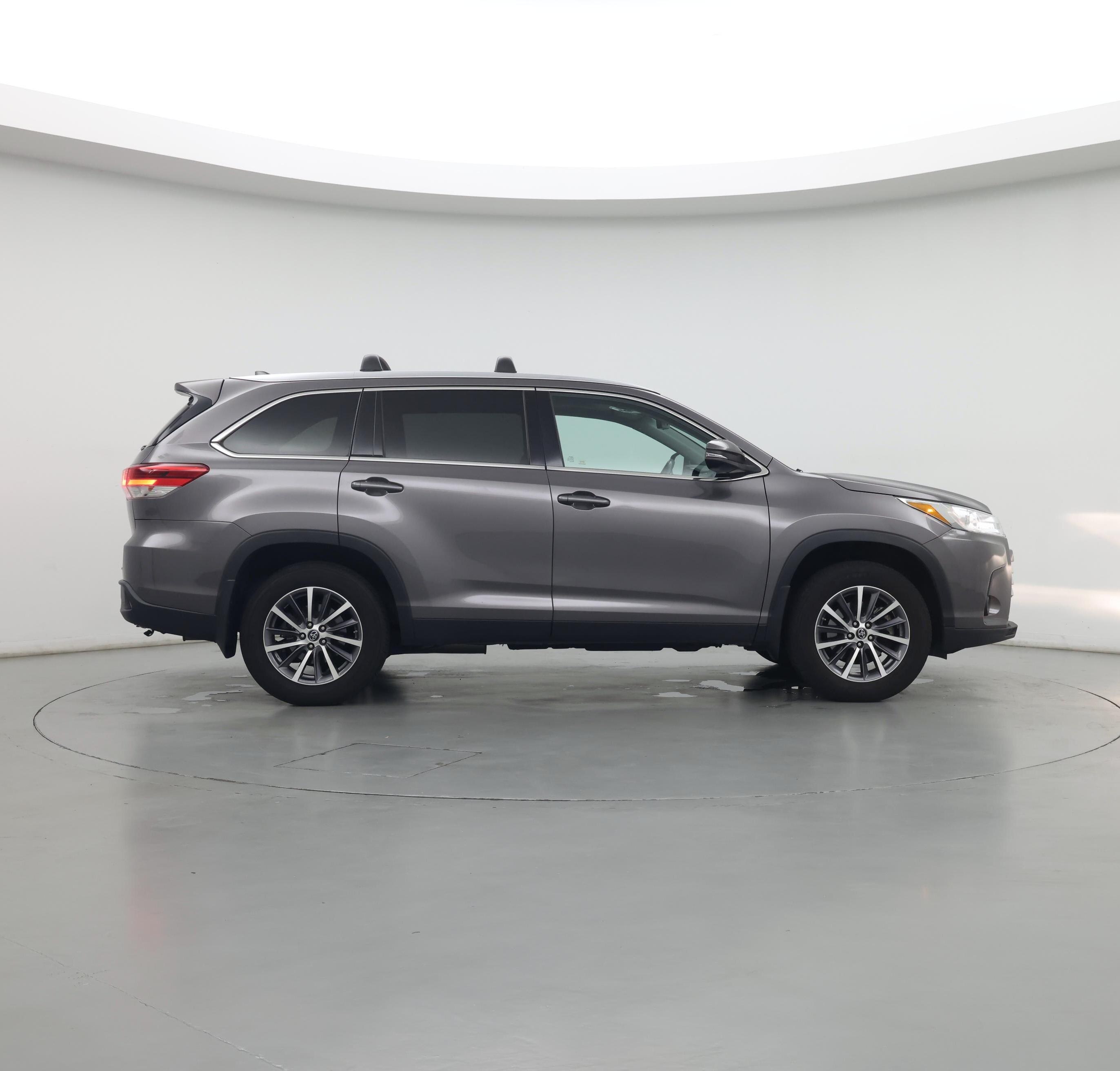 Thumbnail: 2019 Toyota Highlander - 7