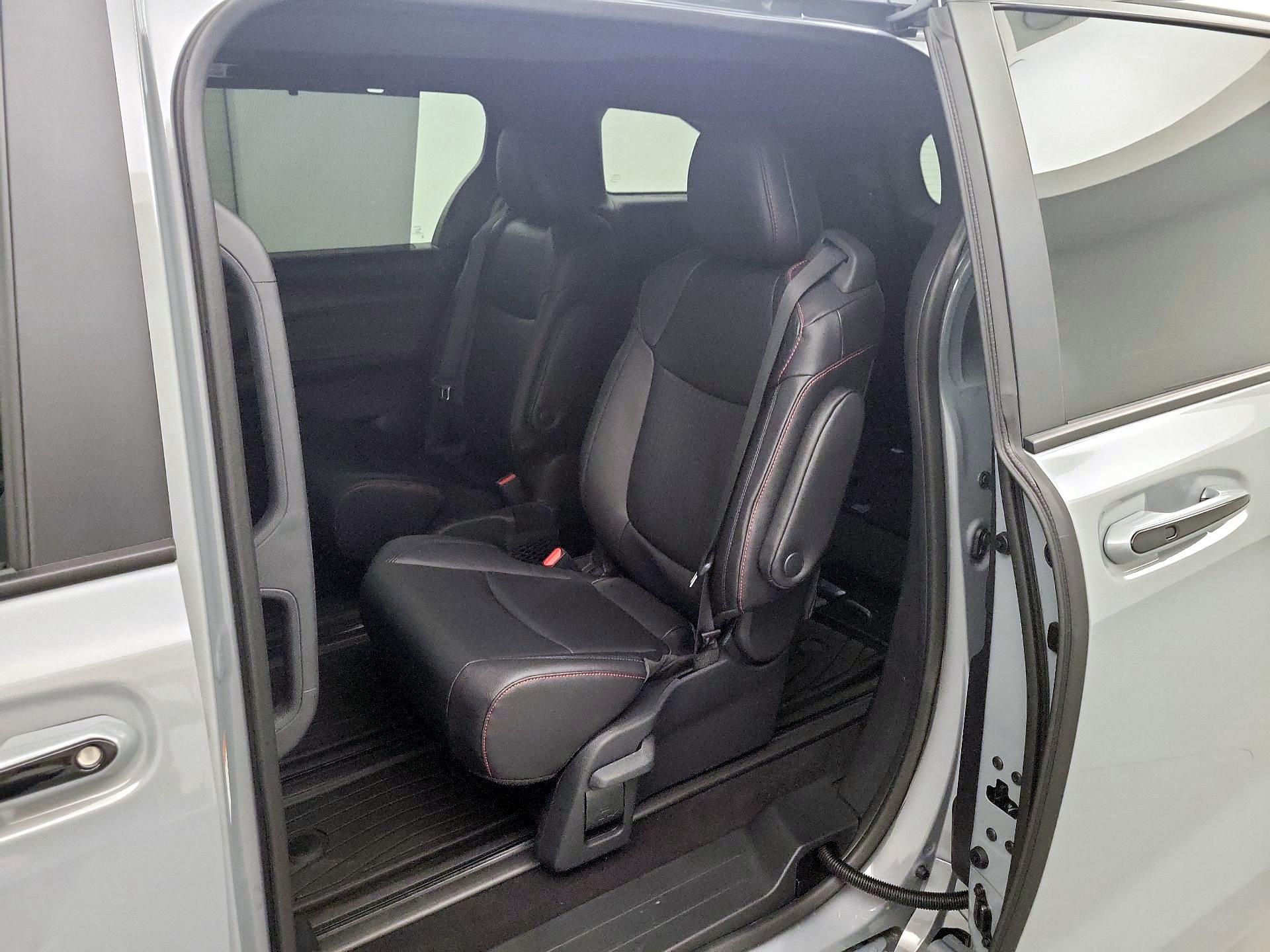 Thumbnail: 2025 Toyota Sienna - 20