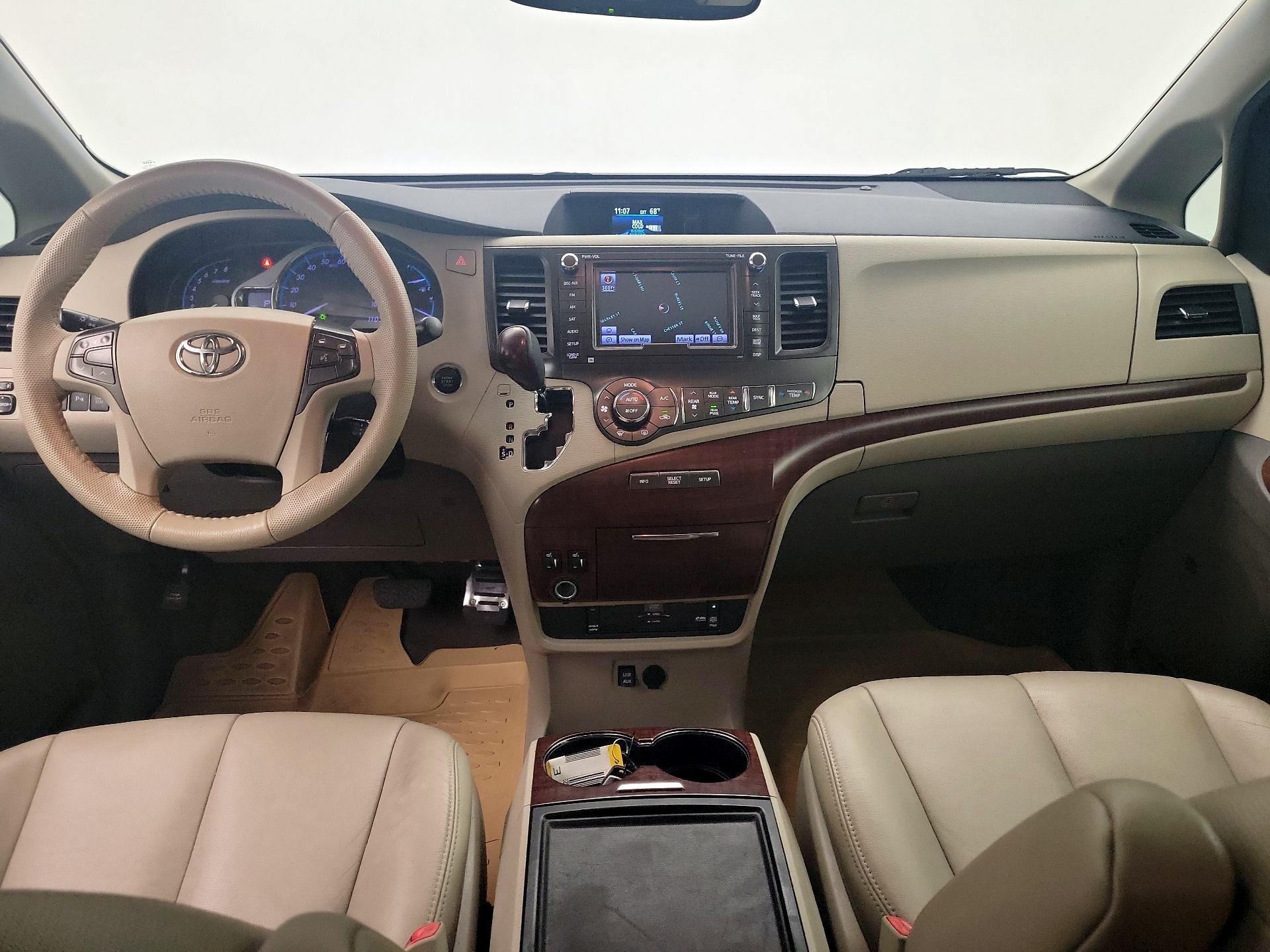 Thumbnail: 2014 Toyota Sienna - 9