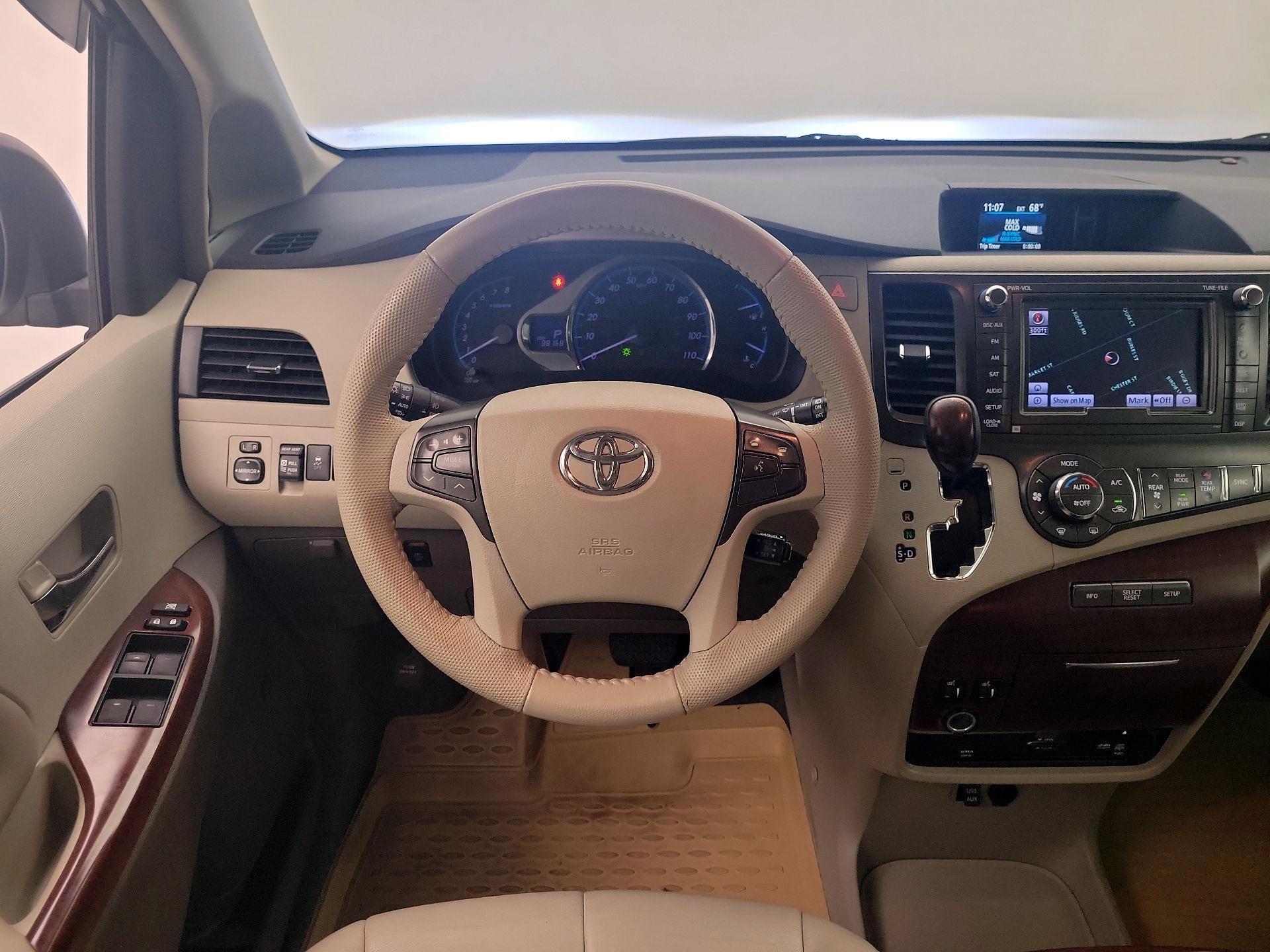 Thumbnail: 2014 Toyota Sienna - 10